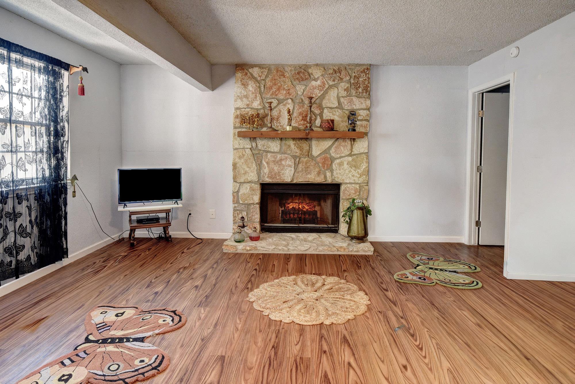 165 Thousand Oaks Dr Property Photo 5