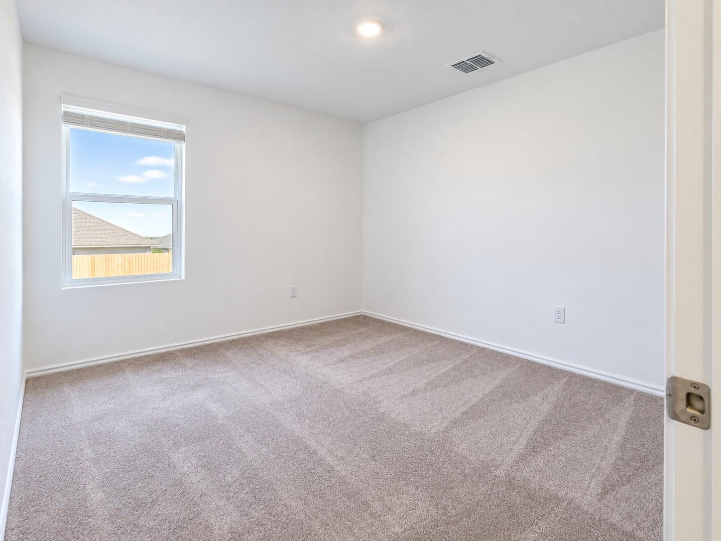 472 Marty Allen Loop Property Photo 4