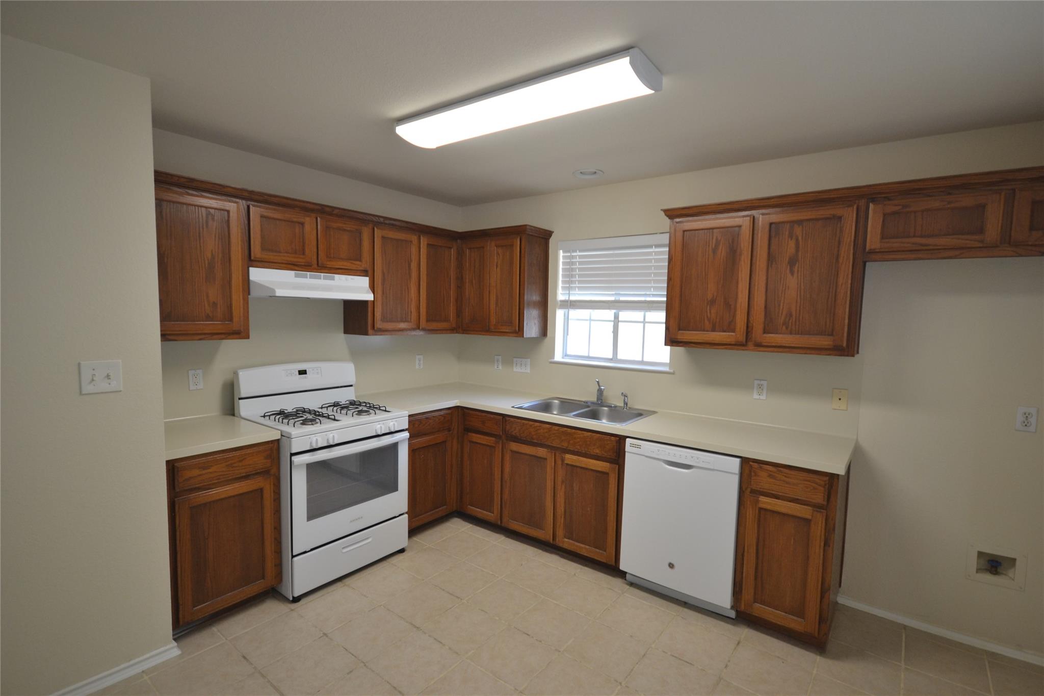 718 Meadow View Dr Property Photo 2