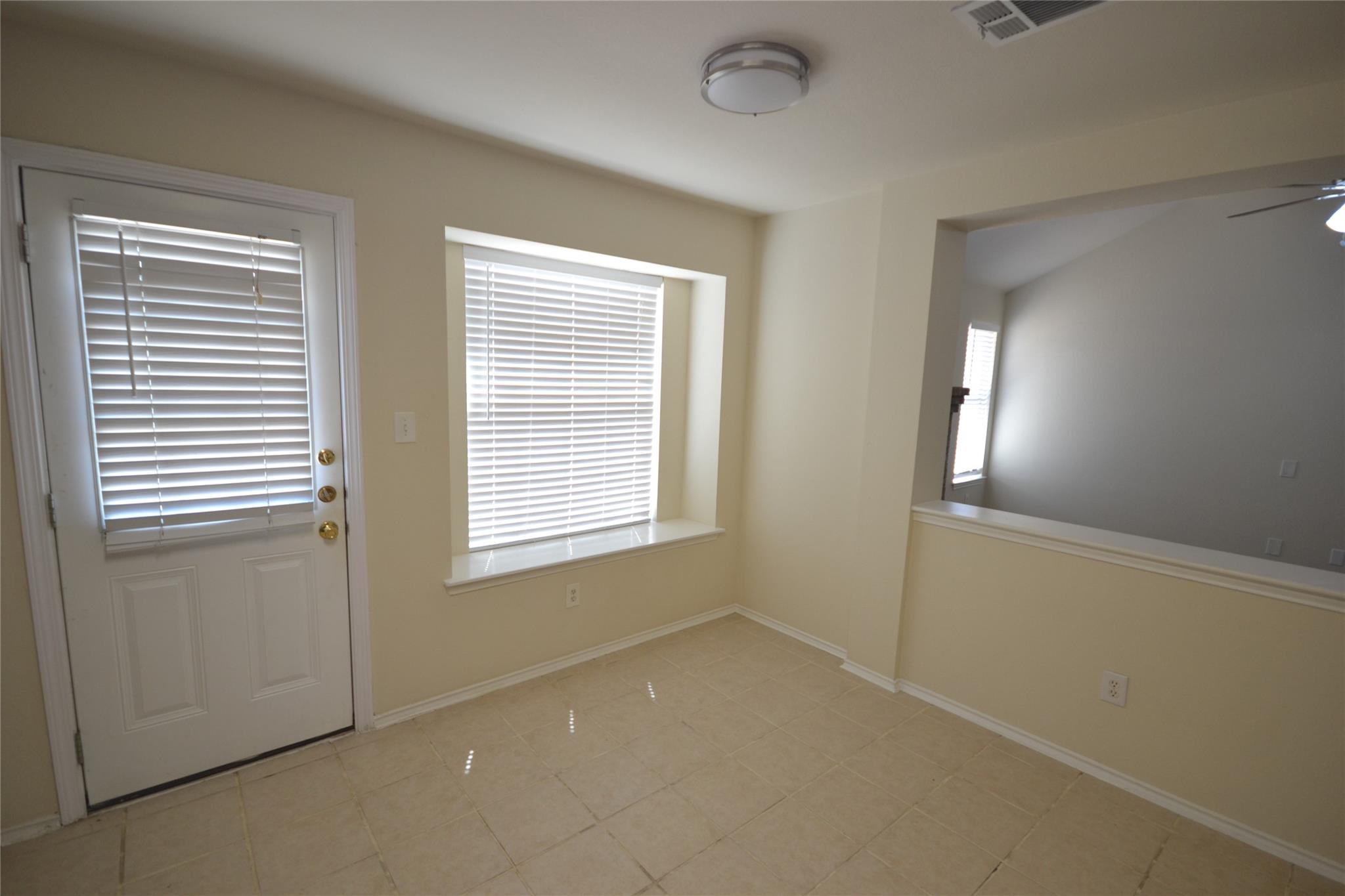 718 Meadow View Dr Property Photo 3