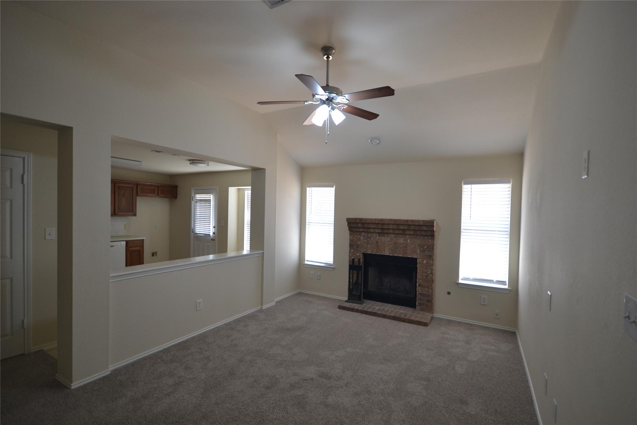 718 Meadow View Dr Property Photo 4