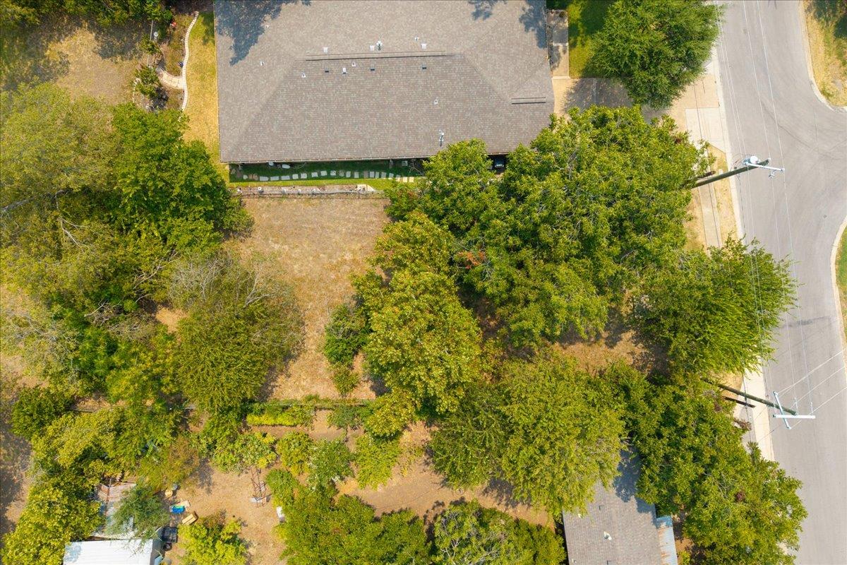 513 N Lewis St Property Photo 6