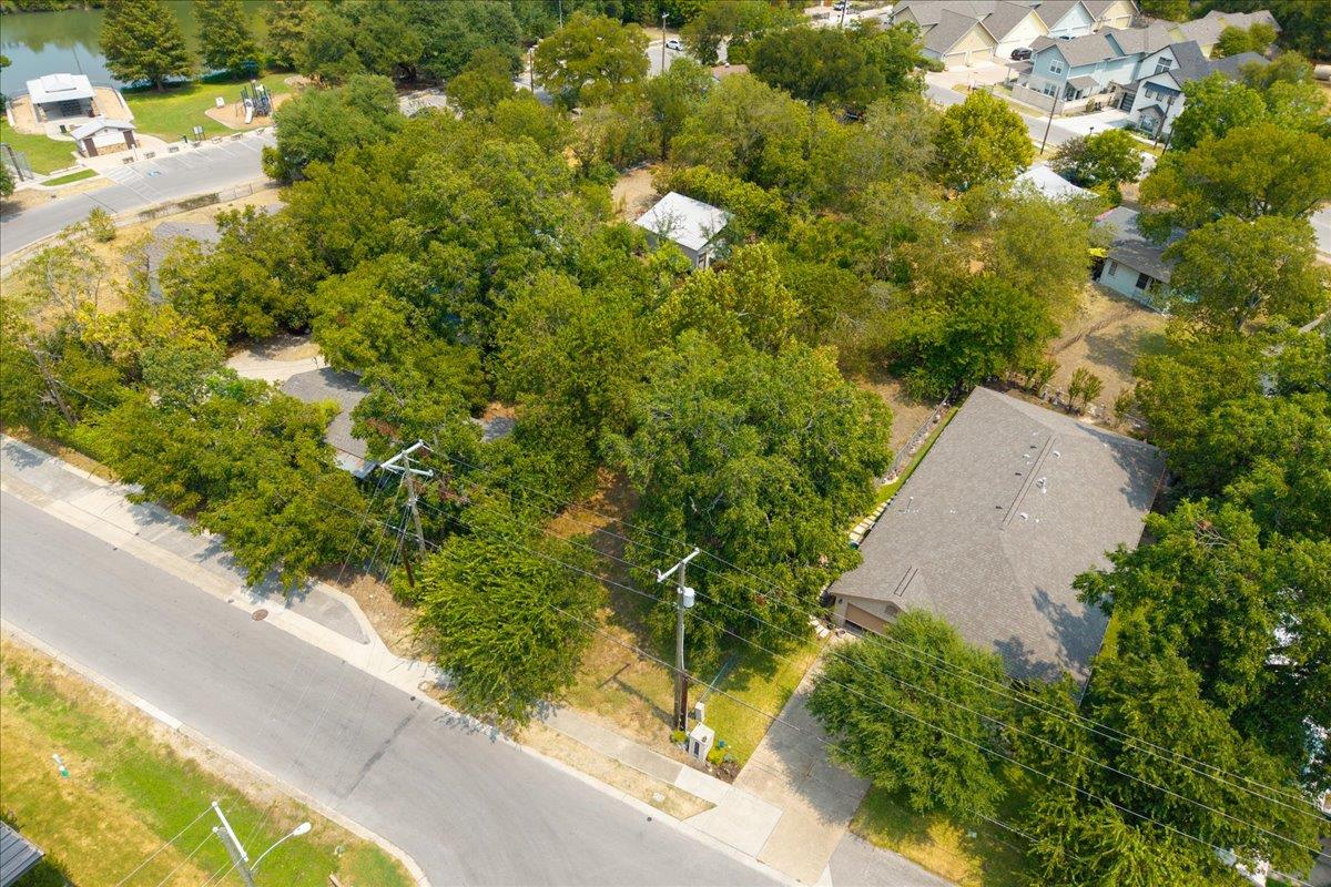 513 N Lewis St Property Photo 9