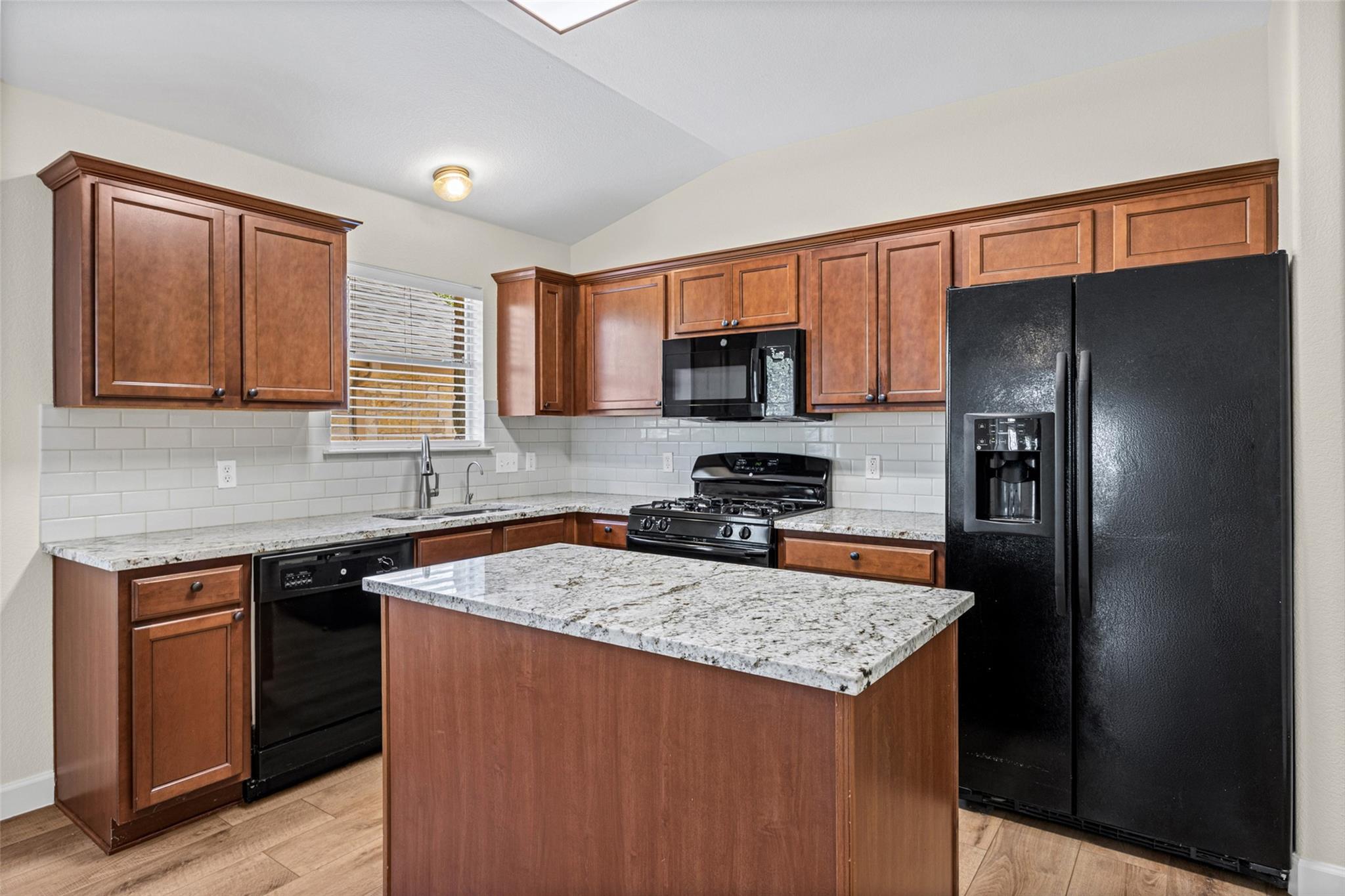 11917 Buzz Schneider Ln Property Photo 3