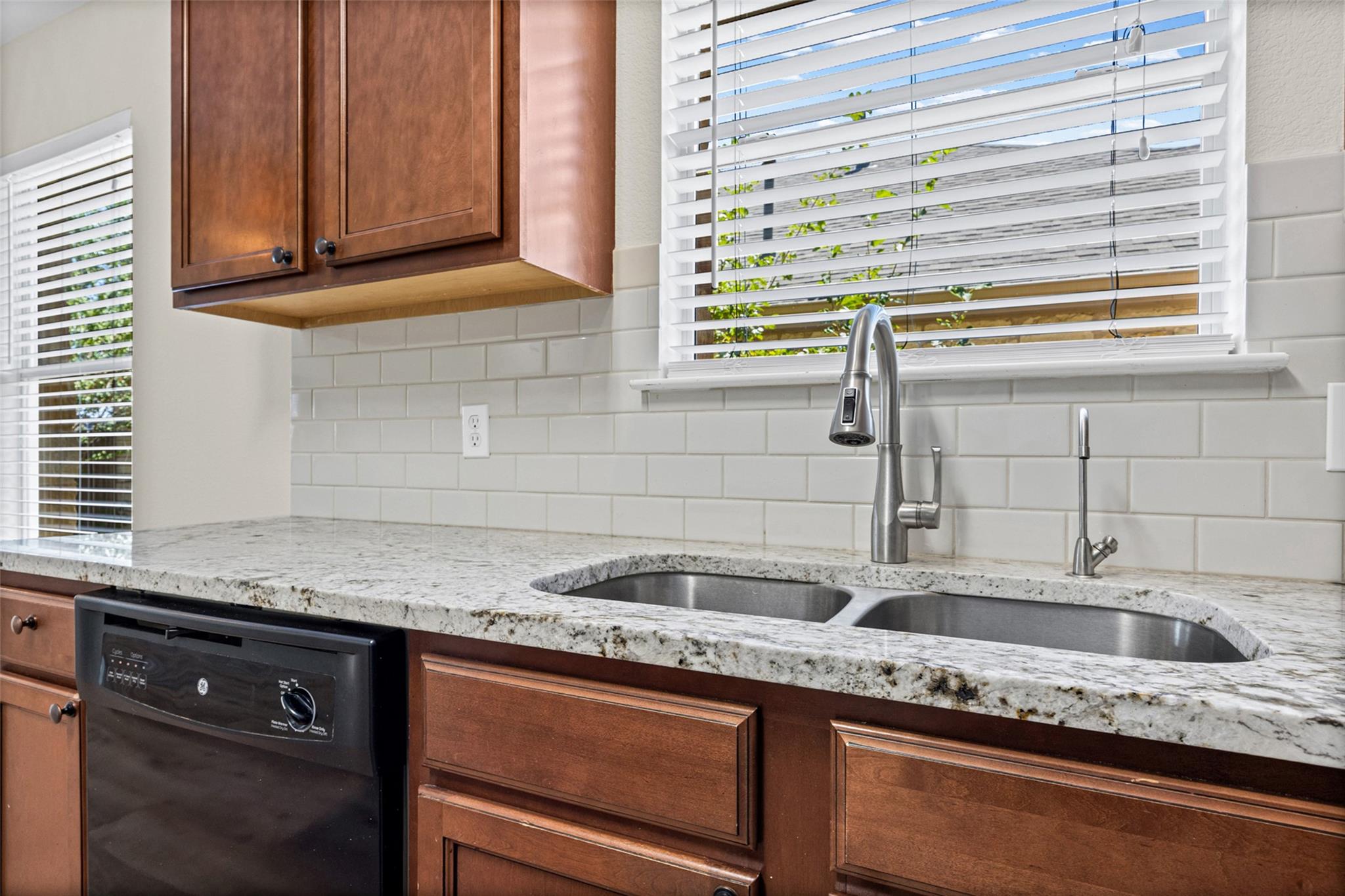 11917 Buzz Schneider Ln Property Photo 5
