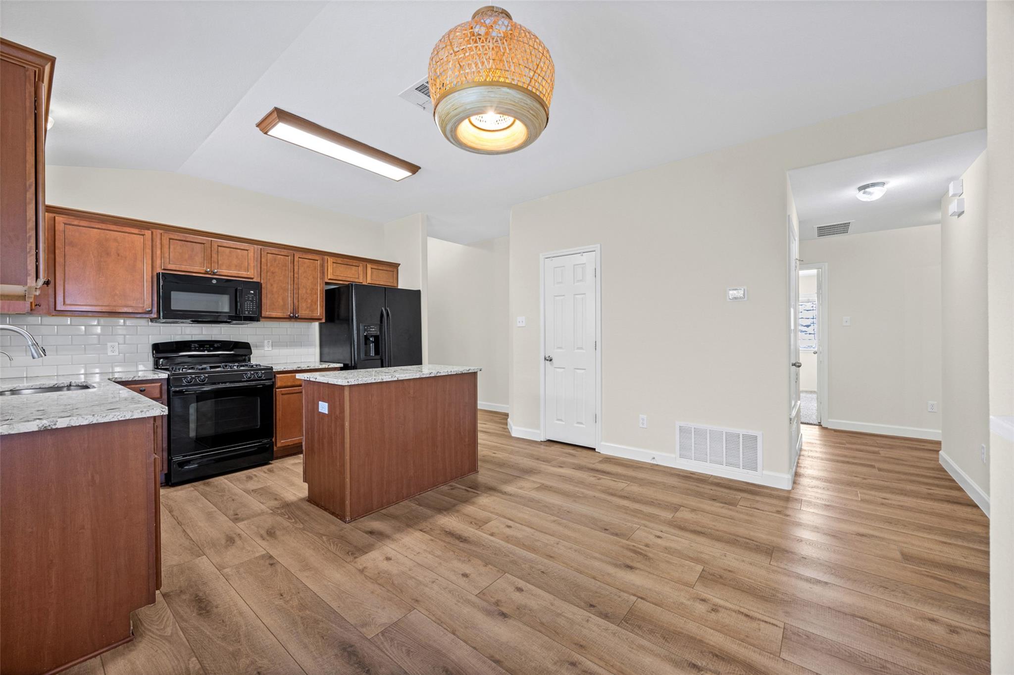 11917 Buzz Schneider Ln Property Photo 7