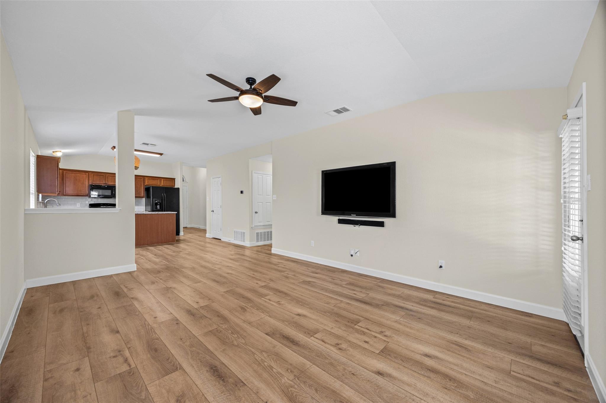 11917 Buzz Schneider Ln Property Photo 9