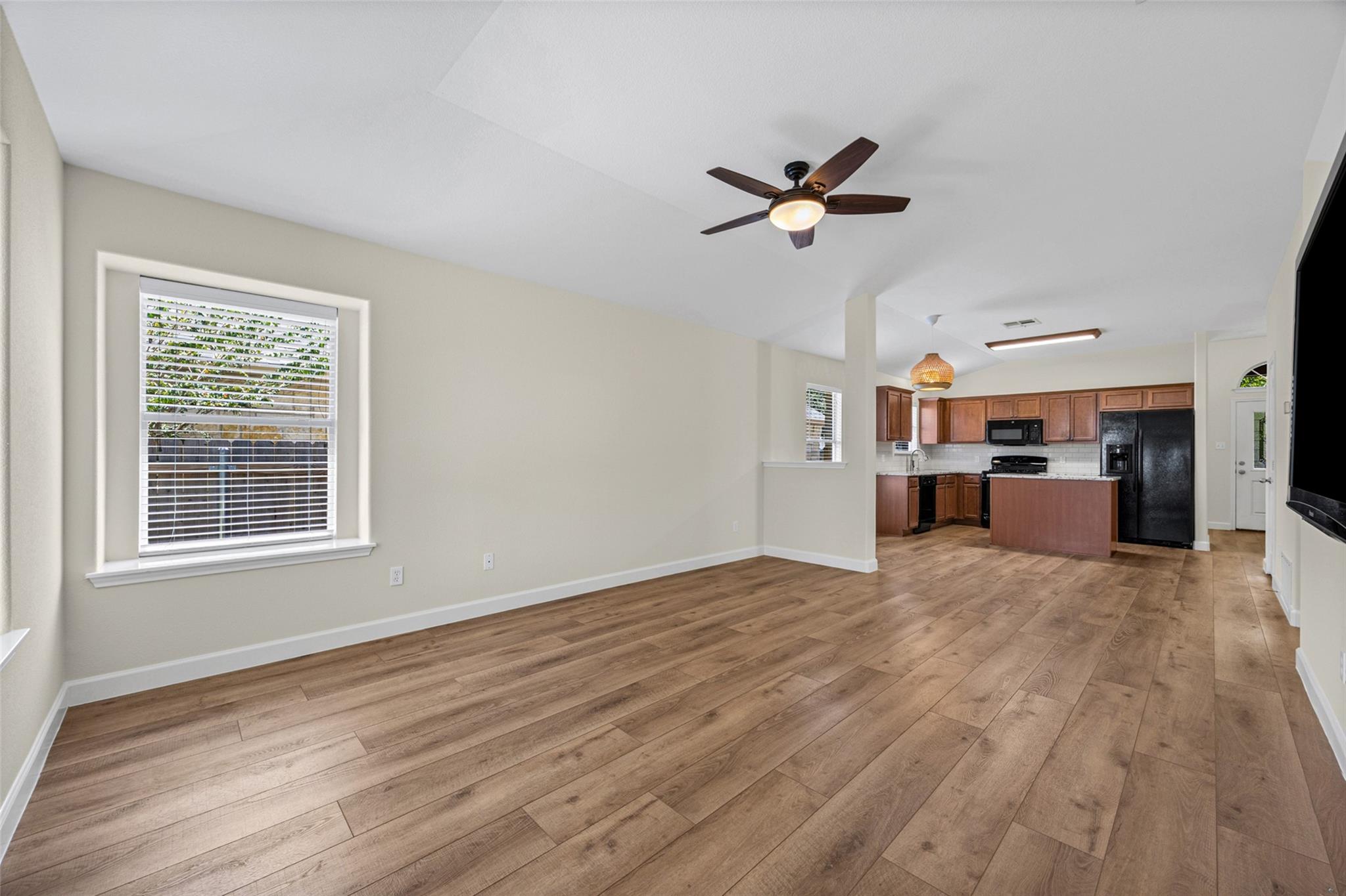 11917 Buzz Schneider Ln Property Photo 10