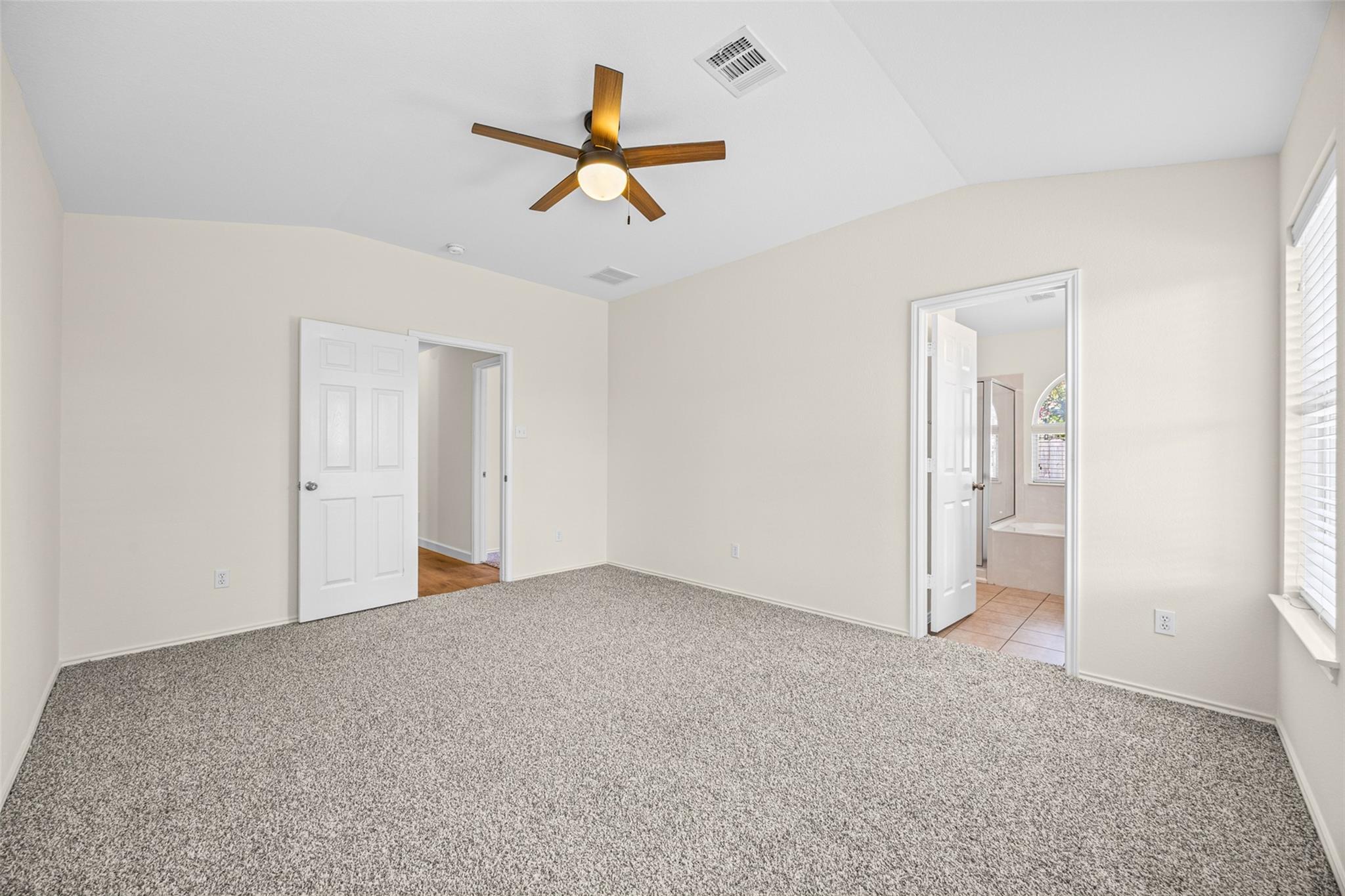 11917 Buzz Schneider Ln Property Photo 13