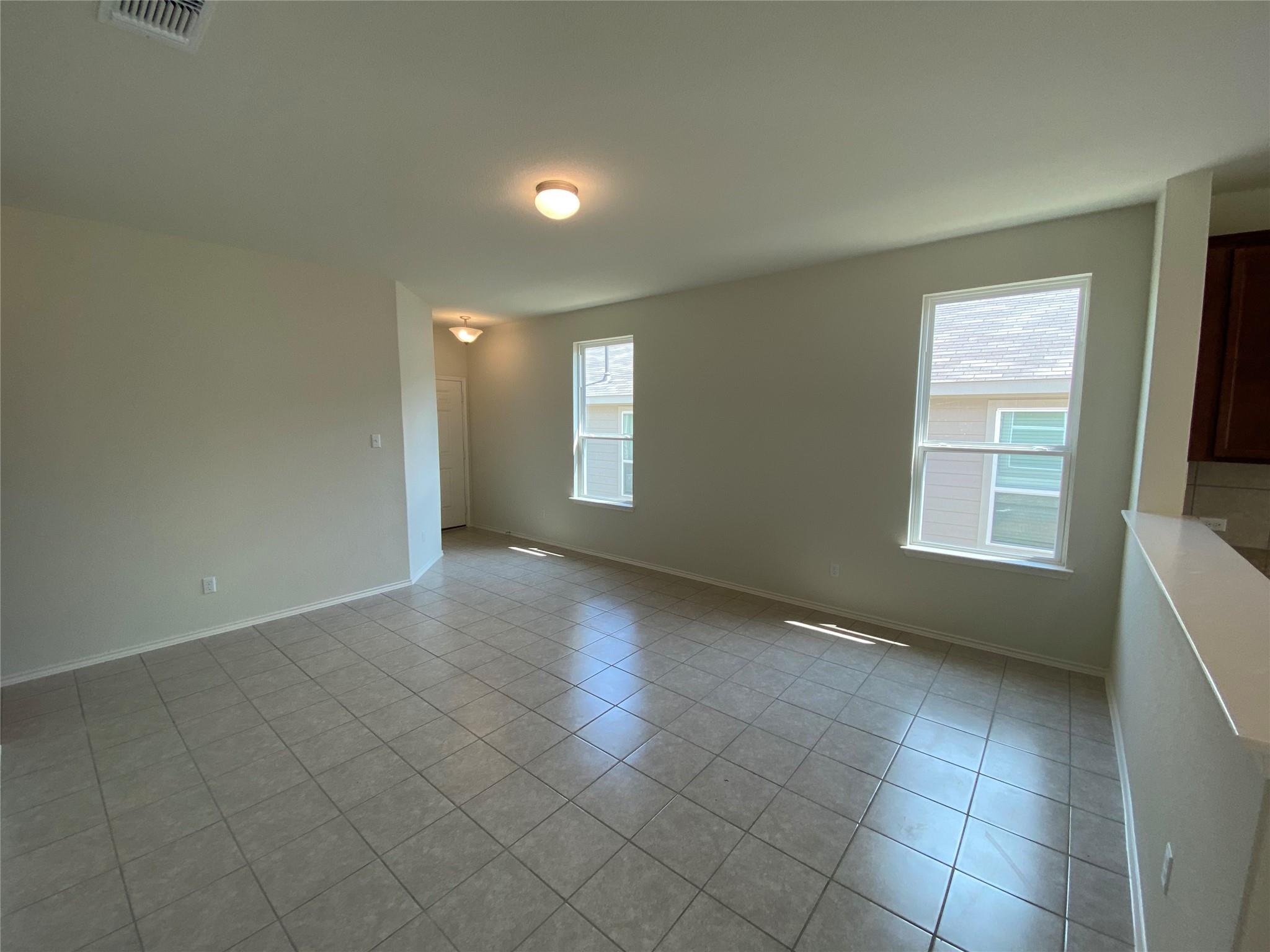 204 Nettletree Dr Property Photo 5