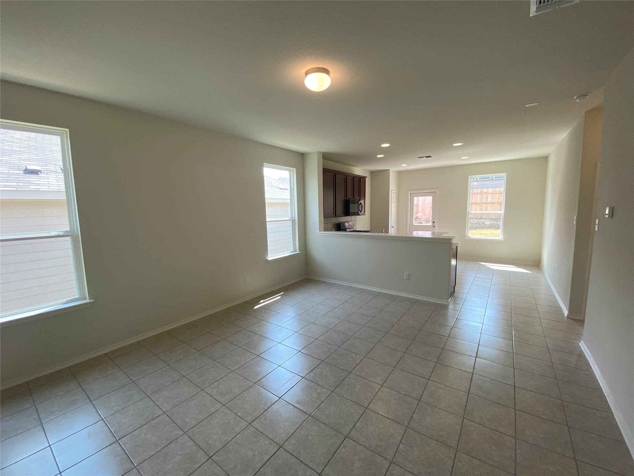 204 Nettletree Dr Property Photo 6