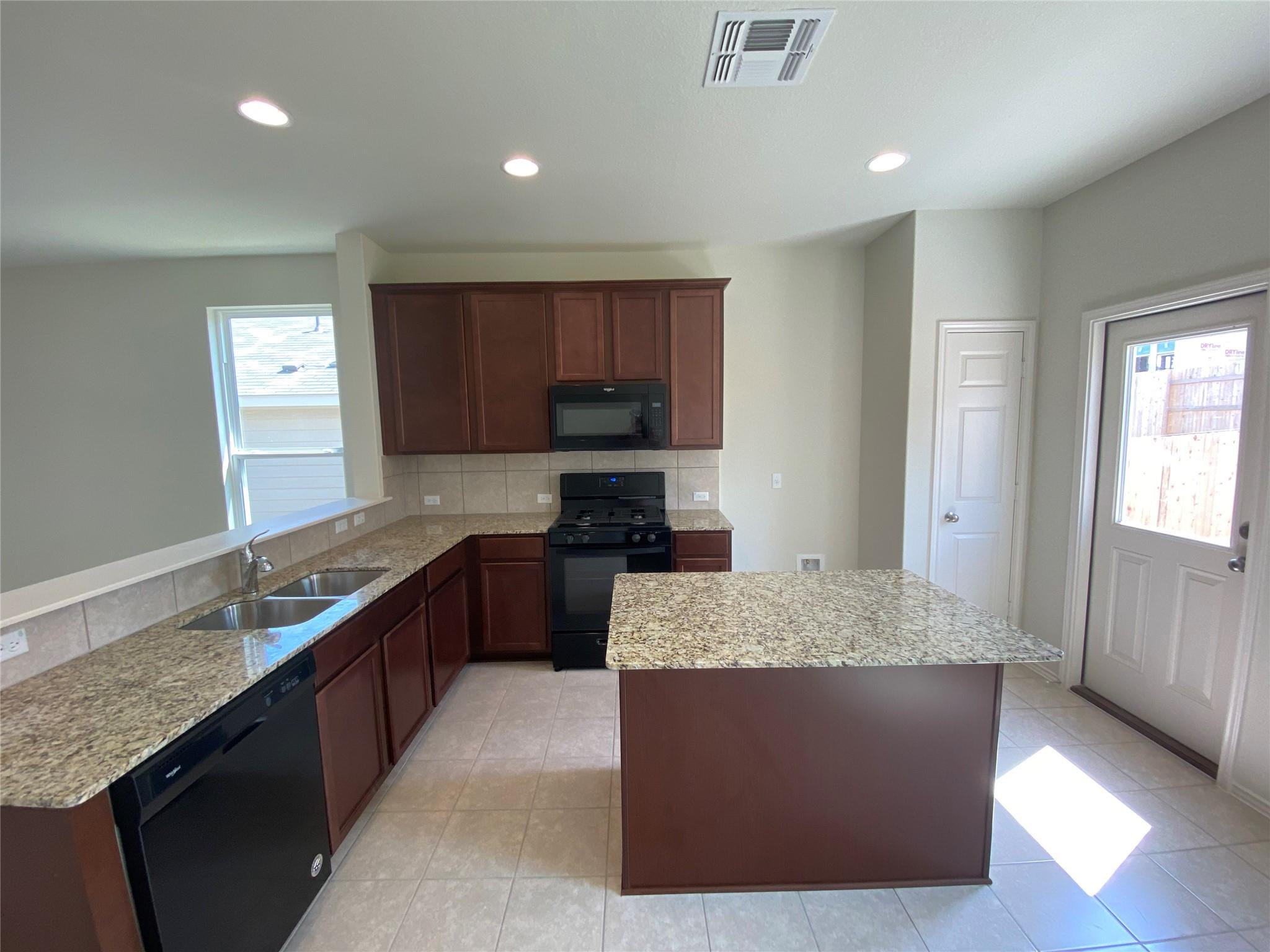 204 Nettletree Dr Property Photo 9