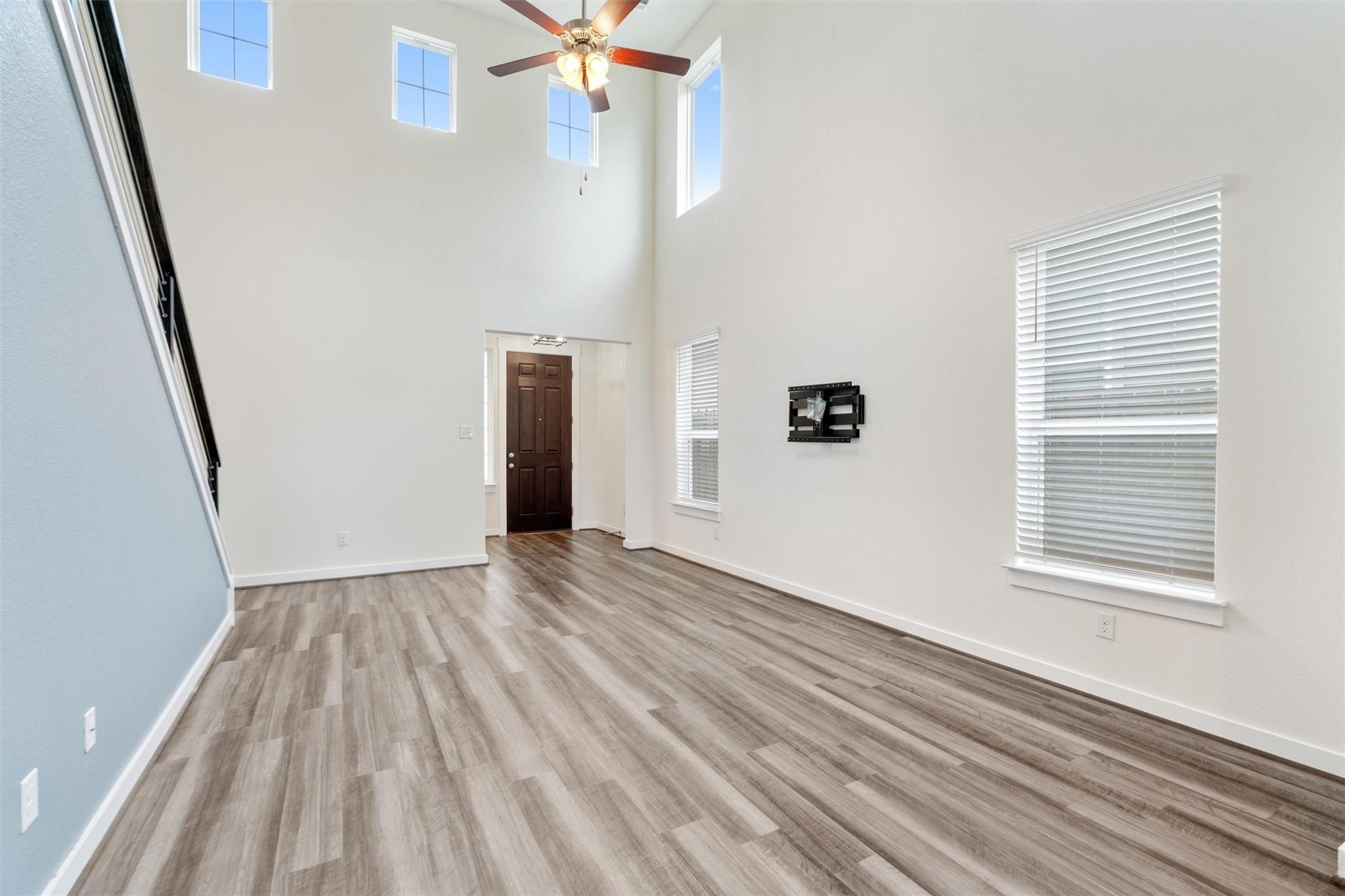 125 Lambert St Property Photo 3