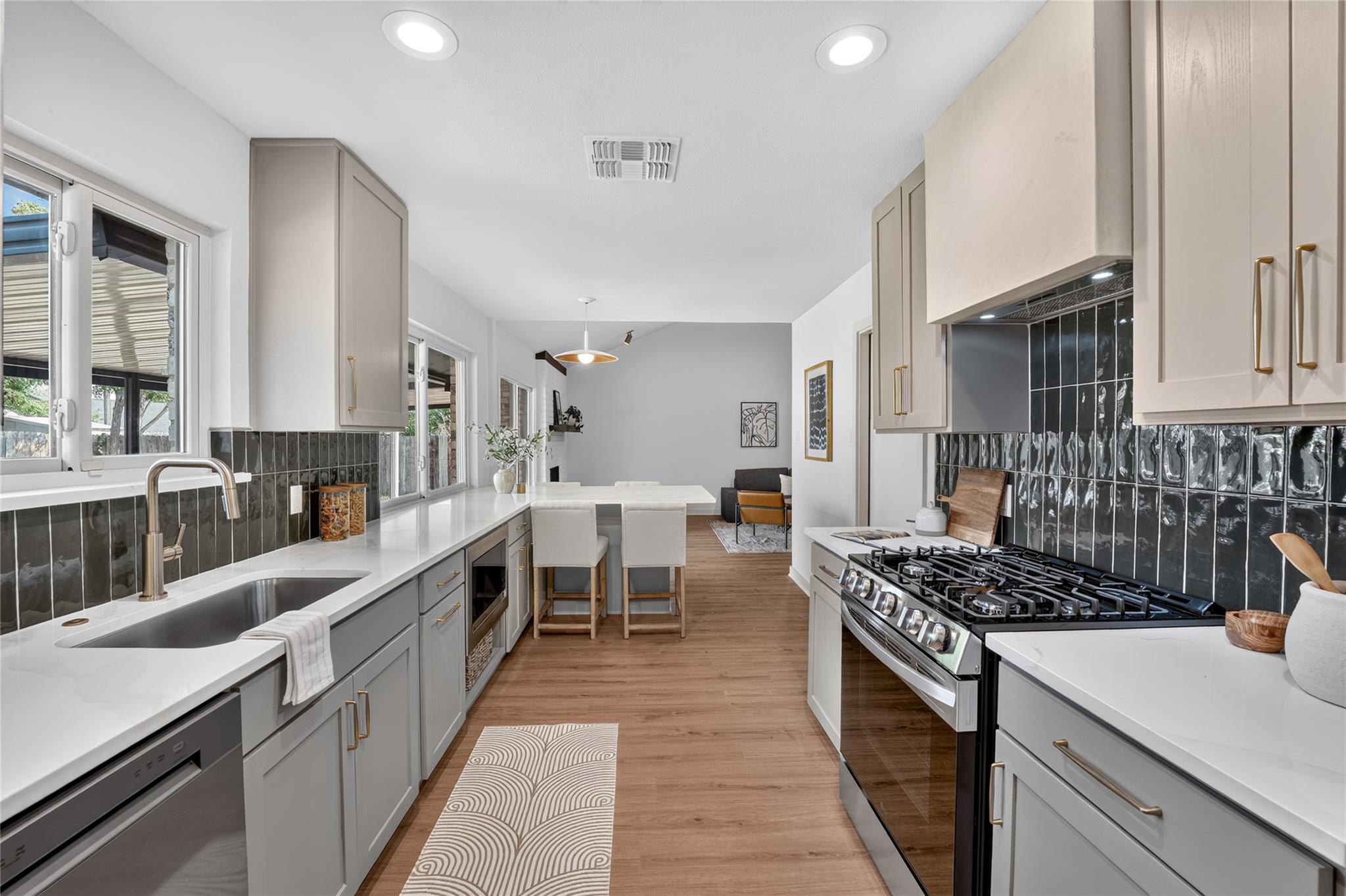 13005 Powderhorn St Property Photo 3