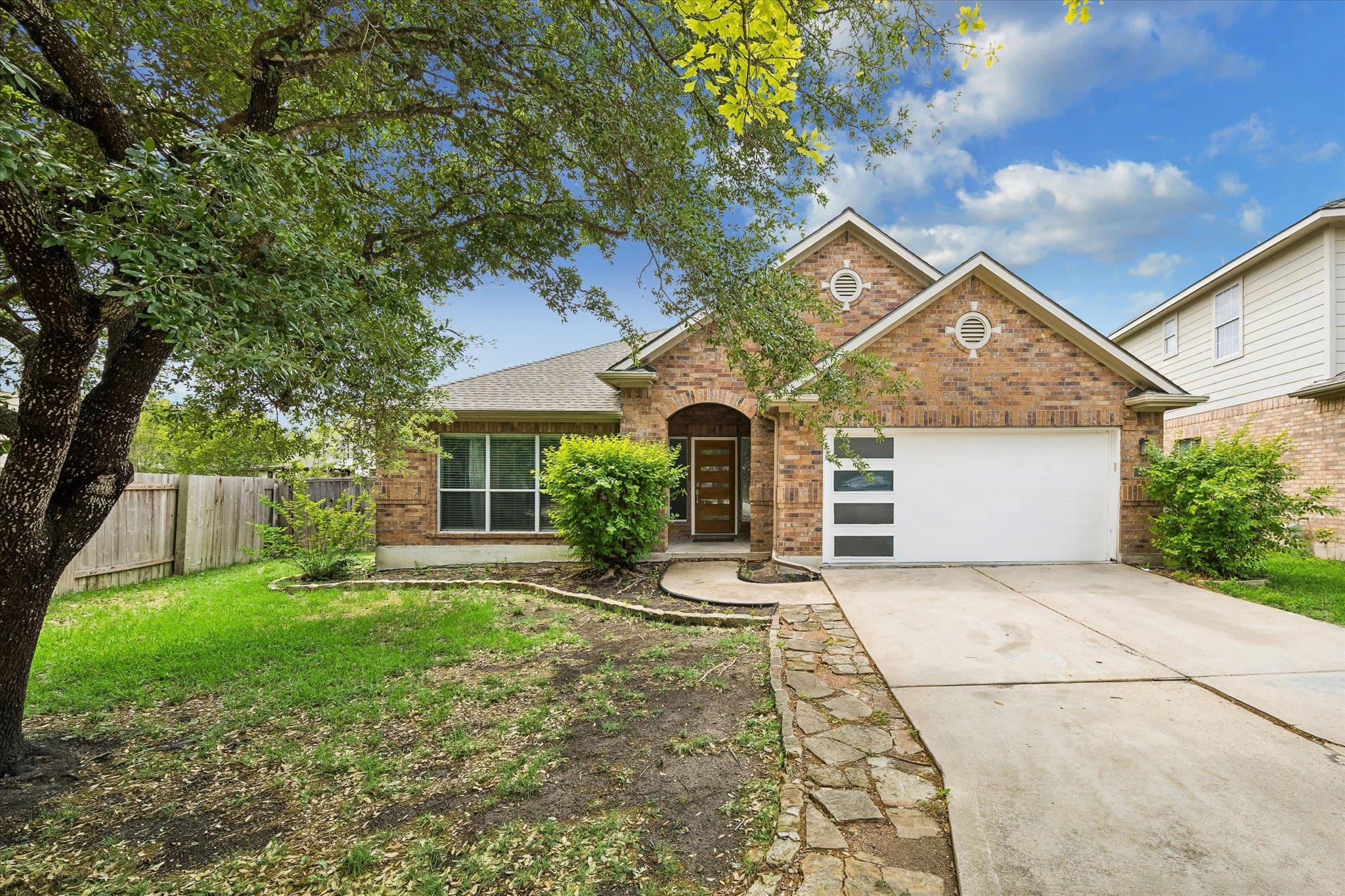 13800 Shadowlawn Trce SE Property Photo 1