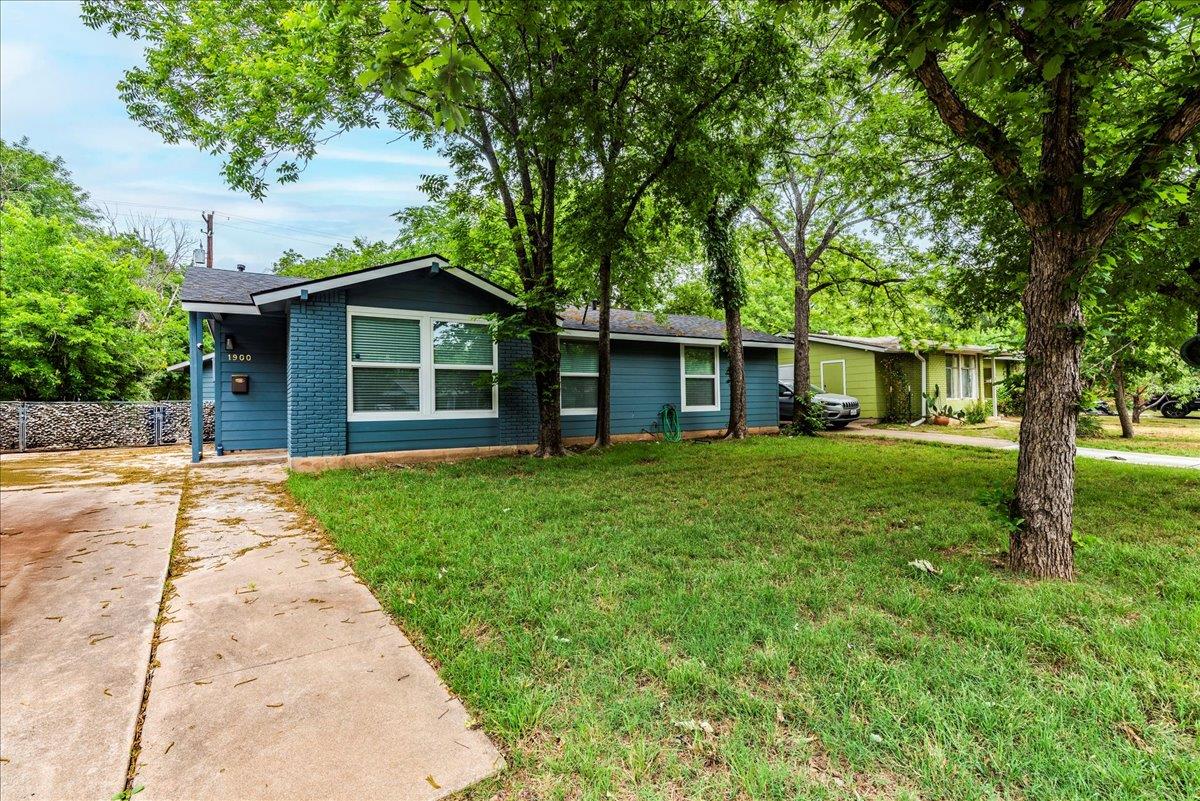1900 Forest Hill Dr Property Photo