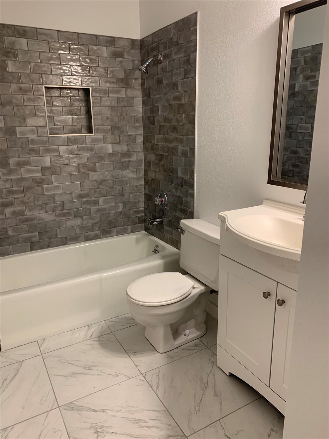 1010 Bodgers Dr Property Photo 8