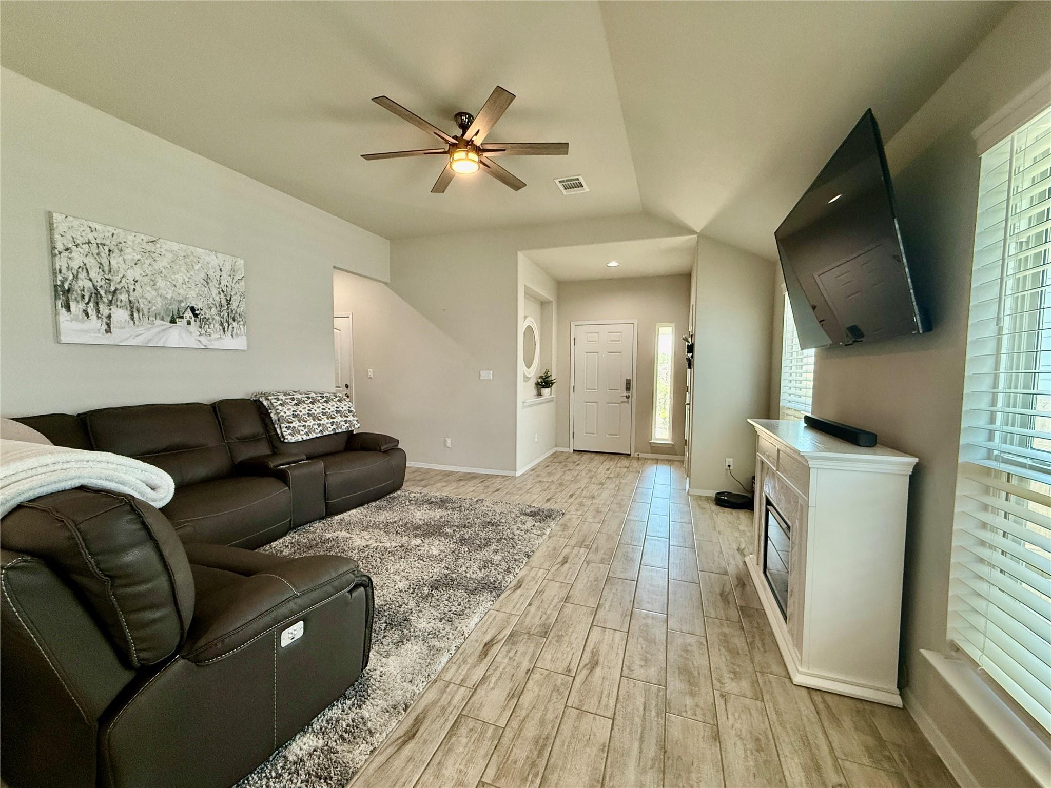 144 Riverhill Dr Property Photo 4