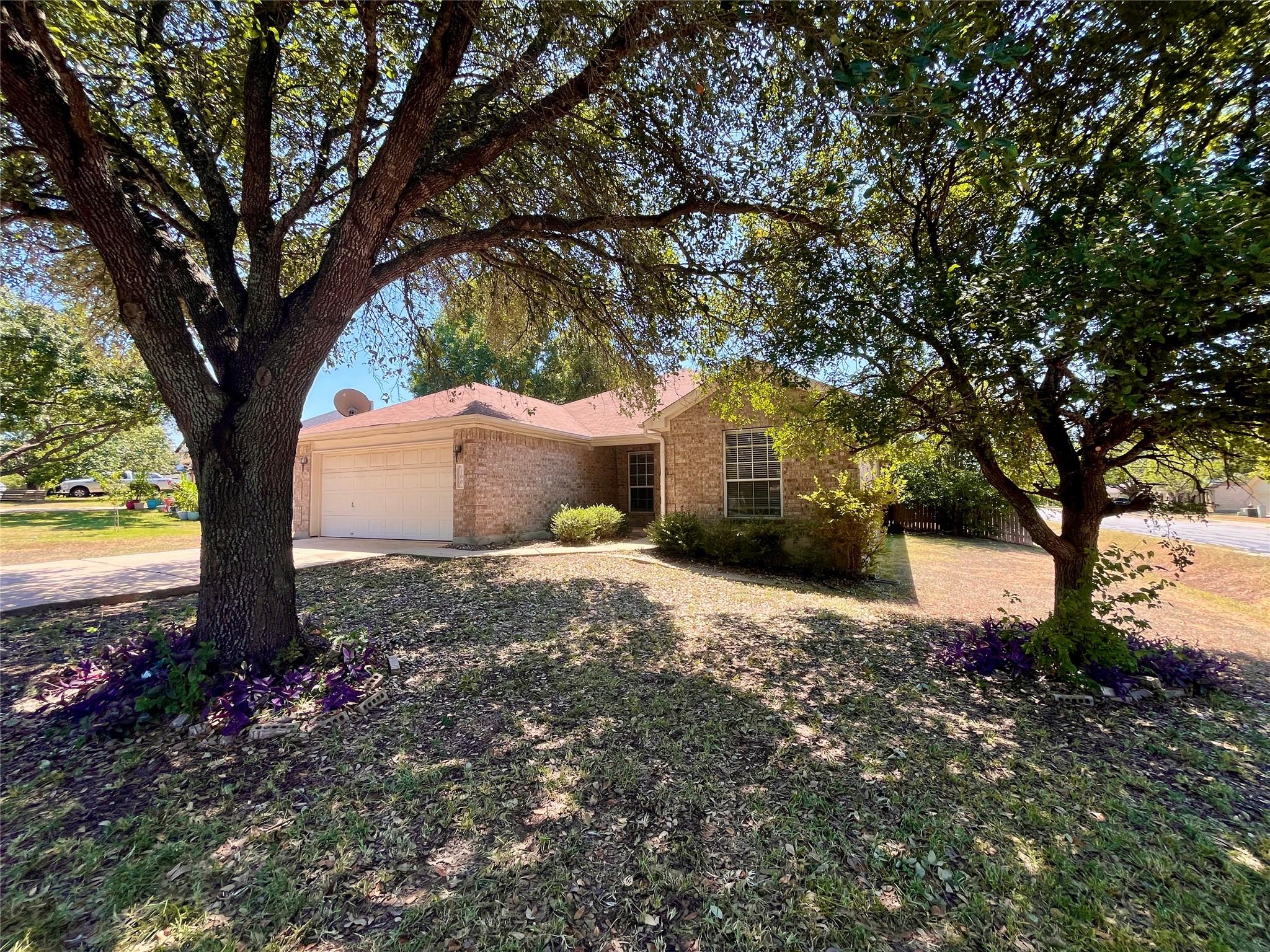 100 Giancarlos Ln Property Photo 1