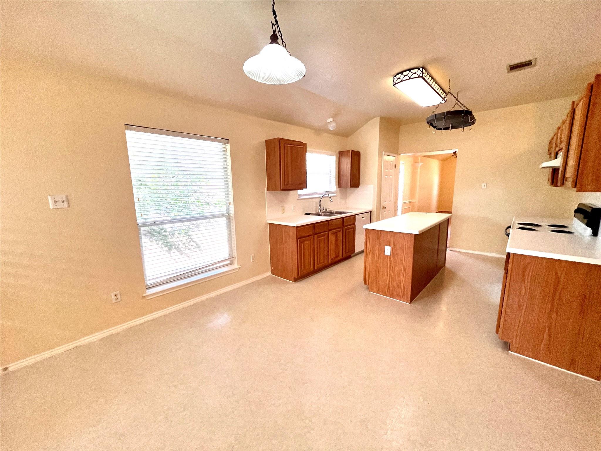 100 Giancarlos Ln Property Photo 8