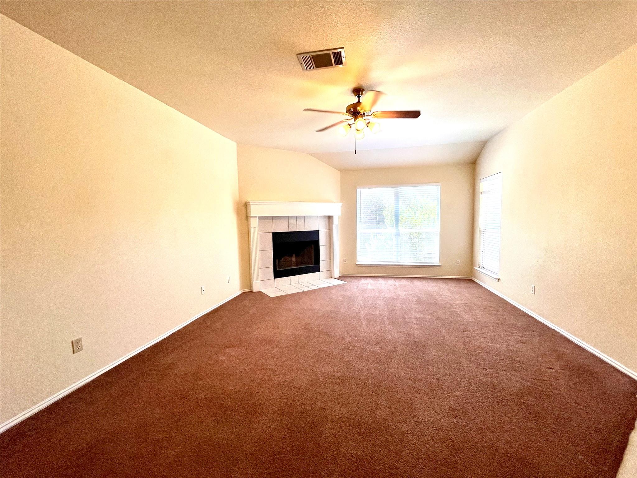 100 Giancarlos Ln Property Photo 9