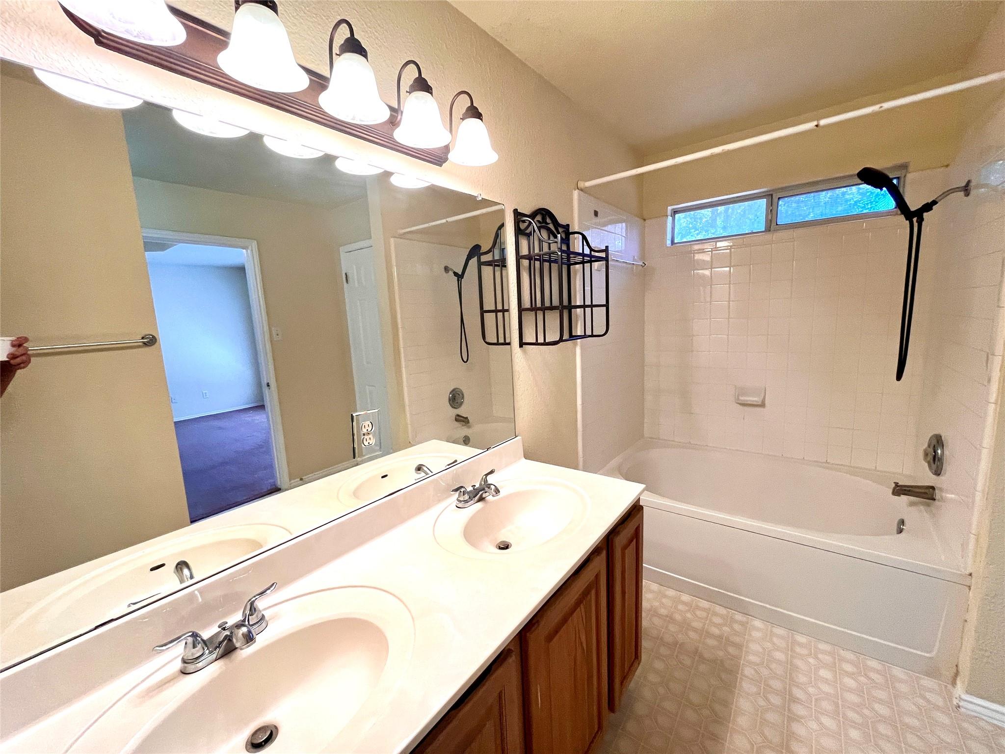 100 Giancarlos Ln Property Photo 13