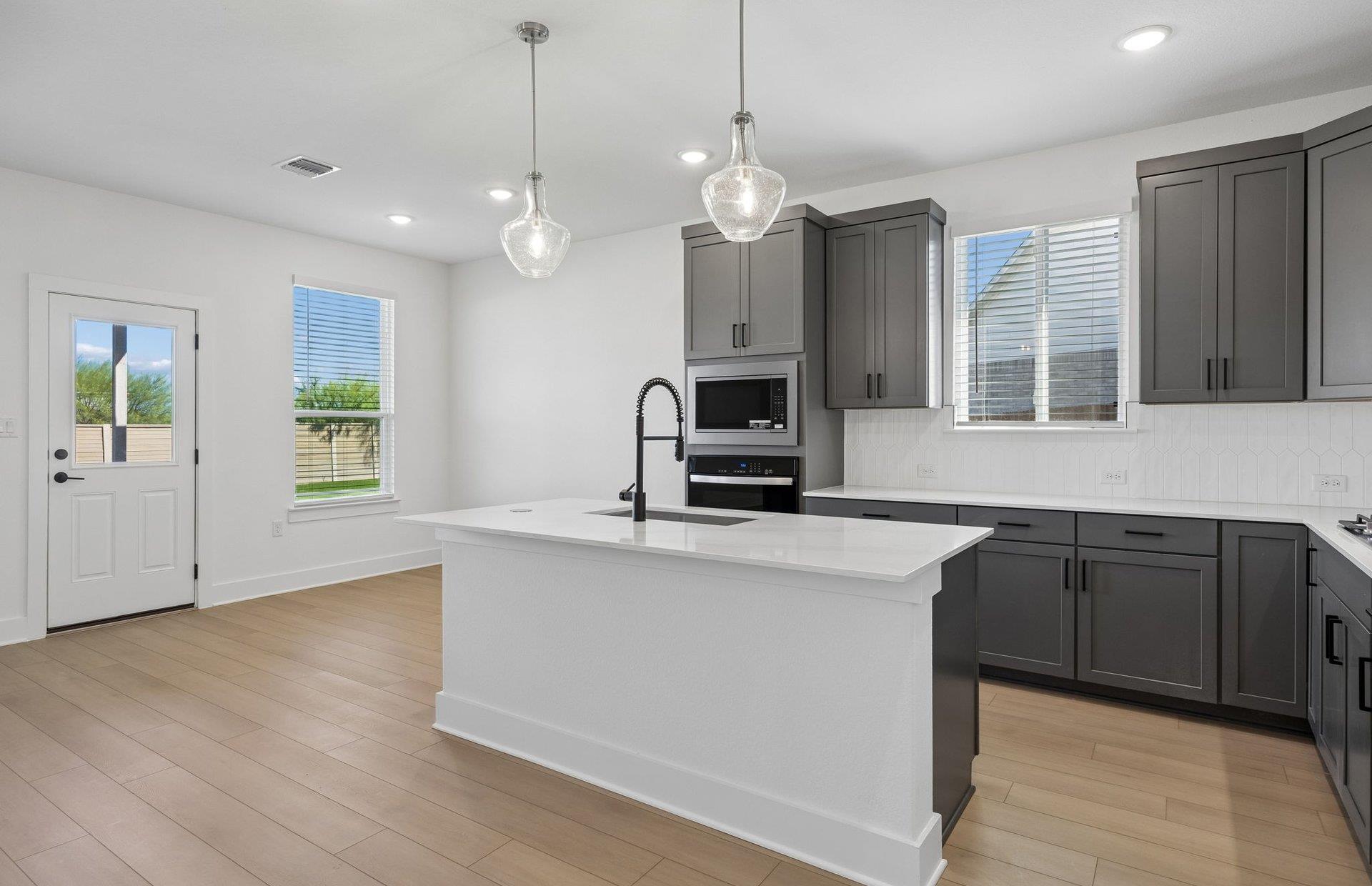 16824 Bustillos Pass Property Photo 4