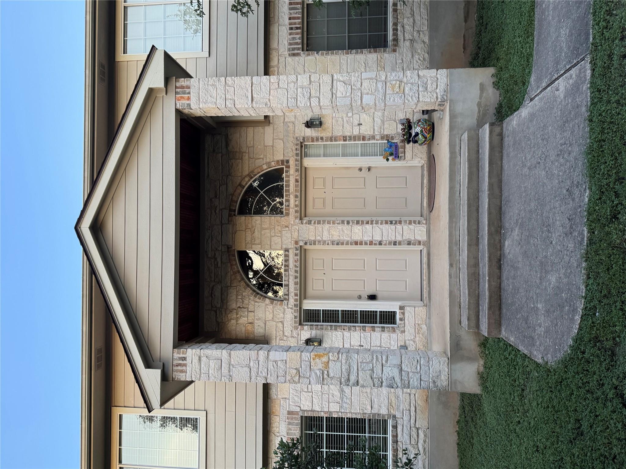 9 Deerfield Dr #b Property Photo 1