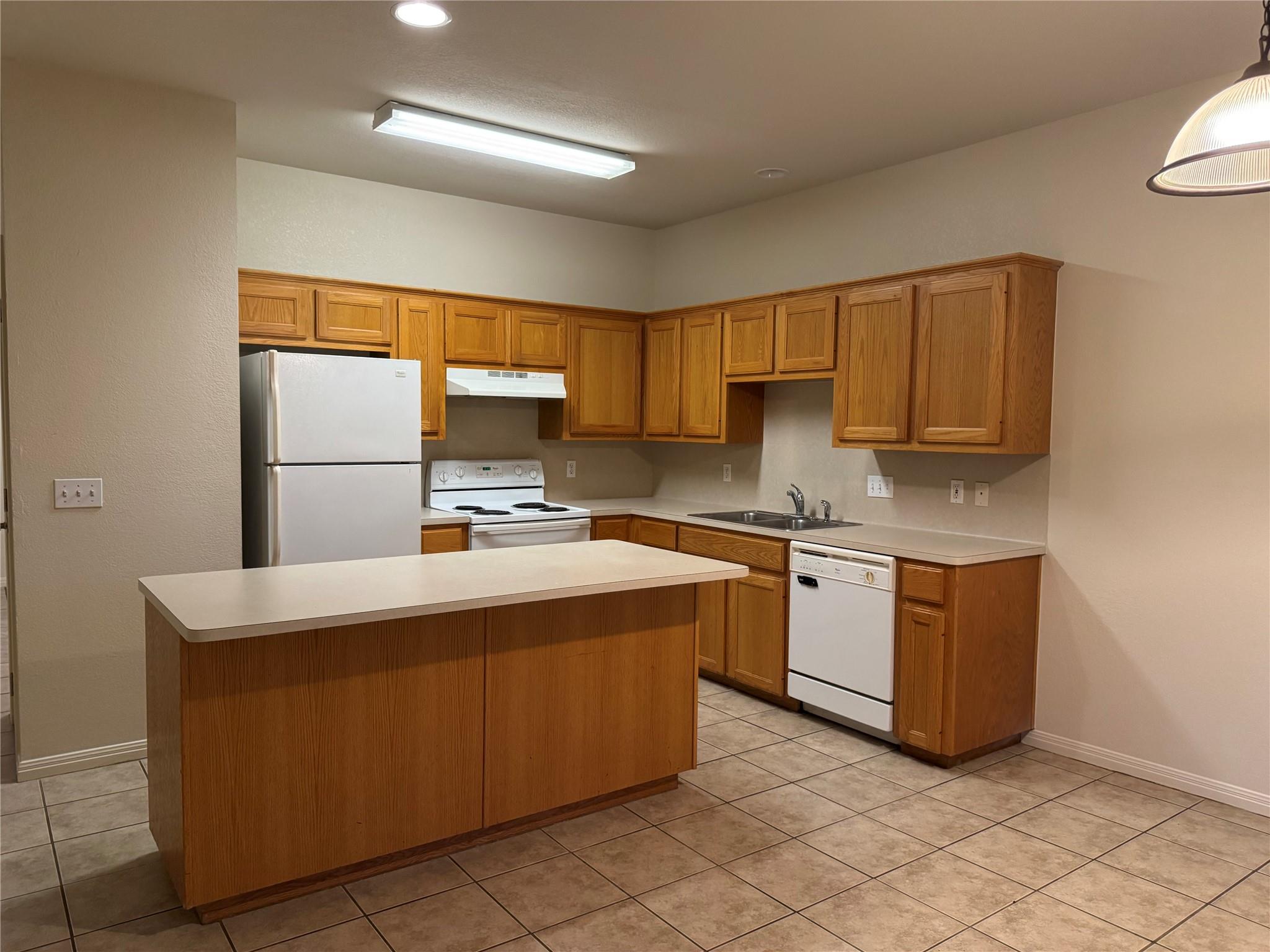 9 Deerfield Dr #b Property Photo 4