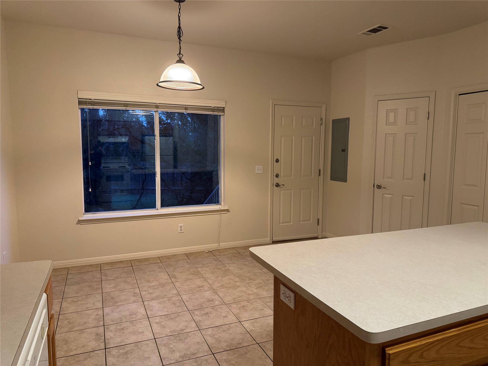 9 Deerfield Dr #b Property Photo 5