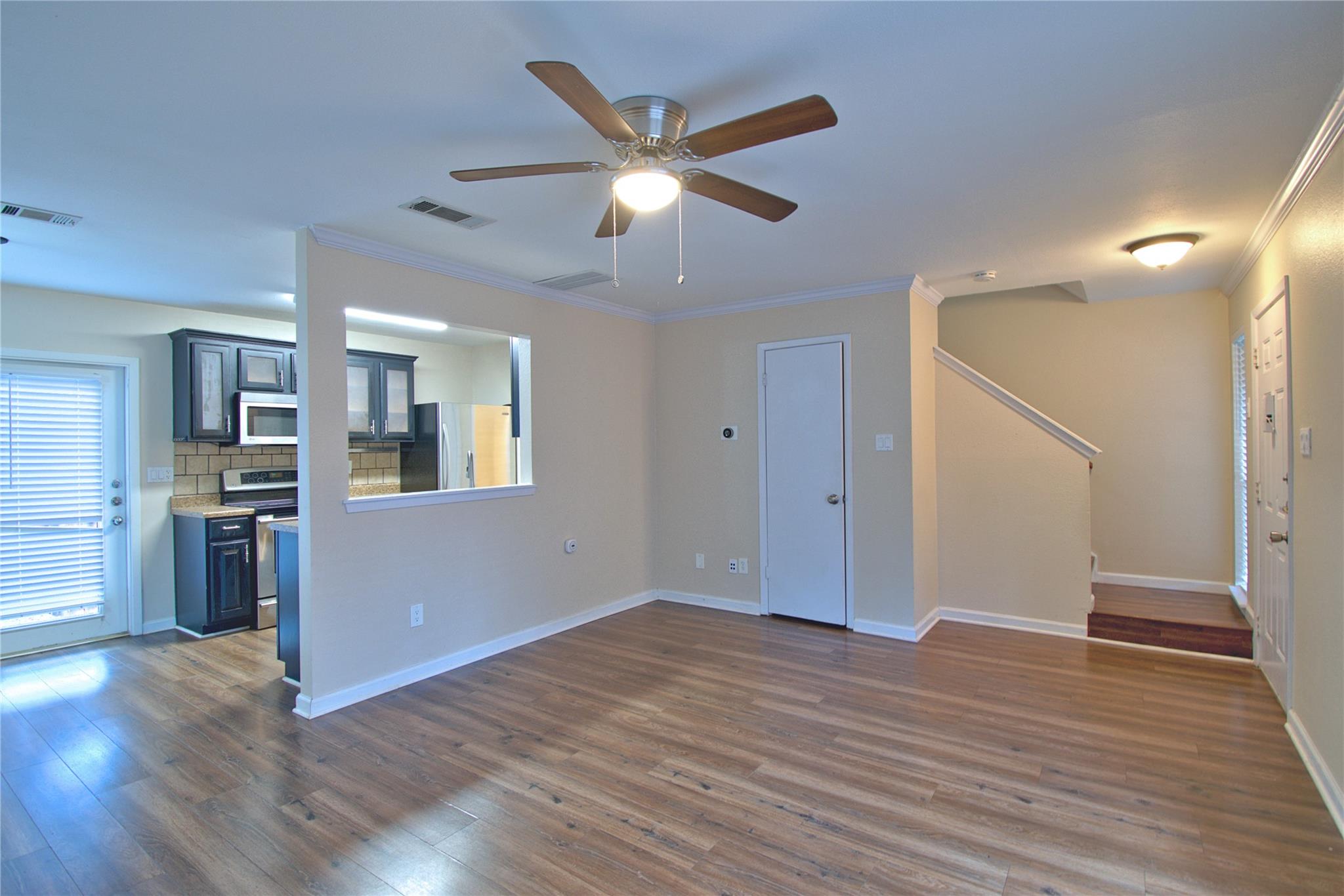 1015 E Yager Ln #151 Property Photo 3