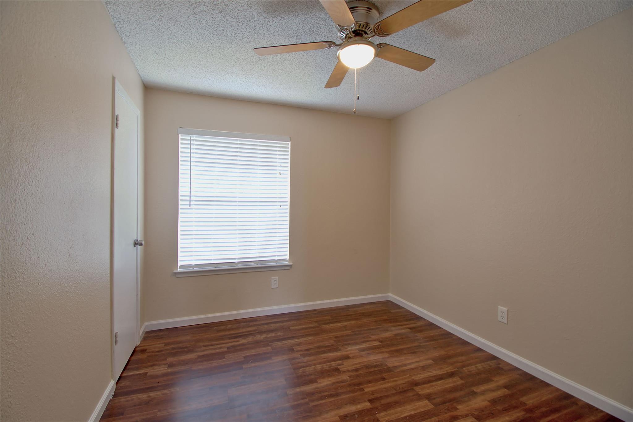 1015 E Yager Ln #151 Property Photo 9