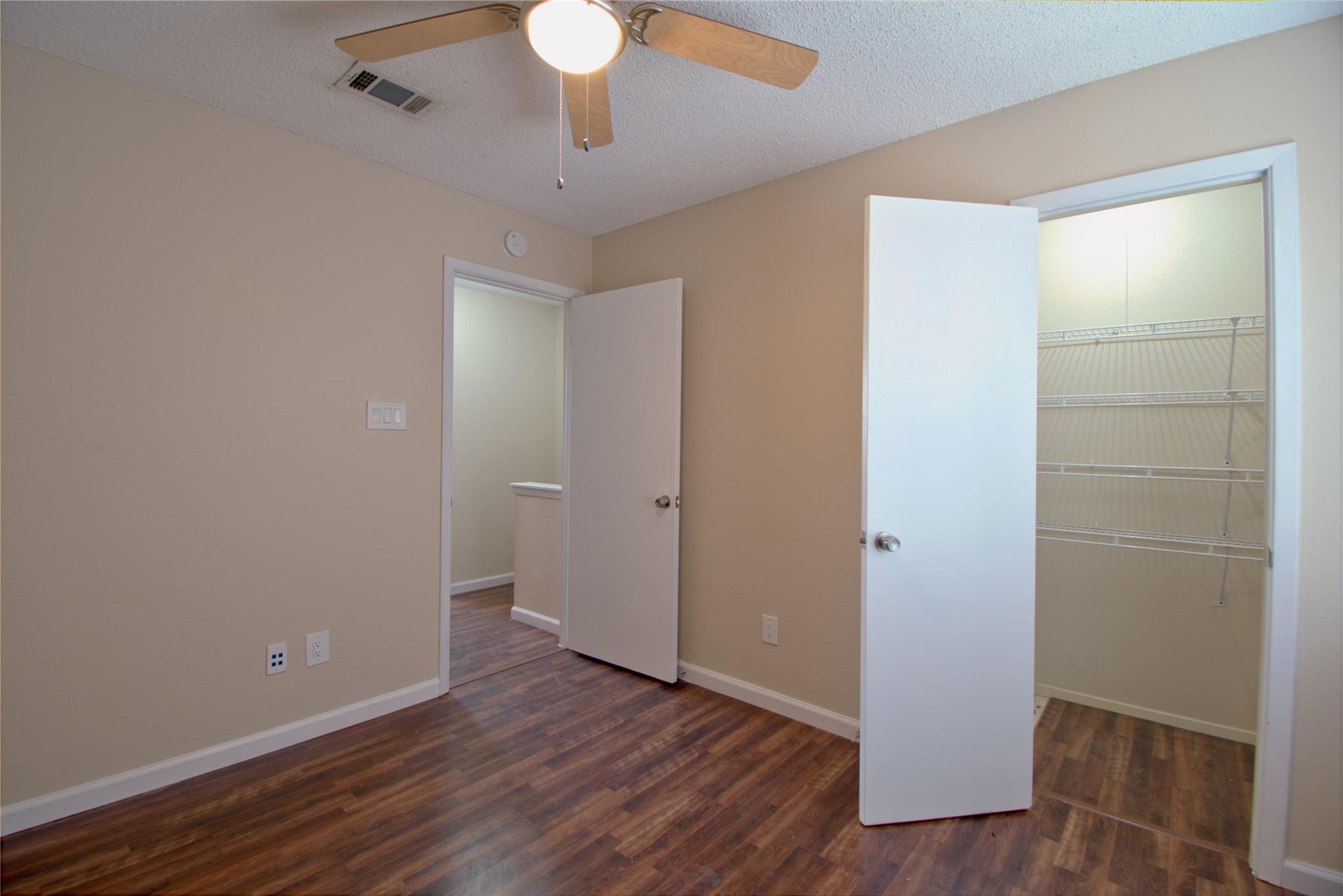 1015 E Yager Ln #151 Property Photo 10