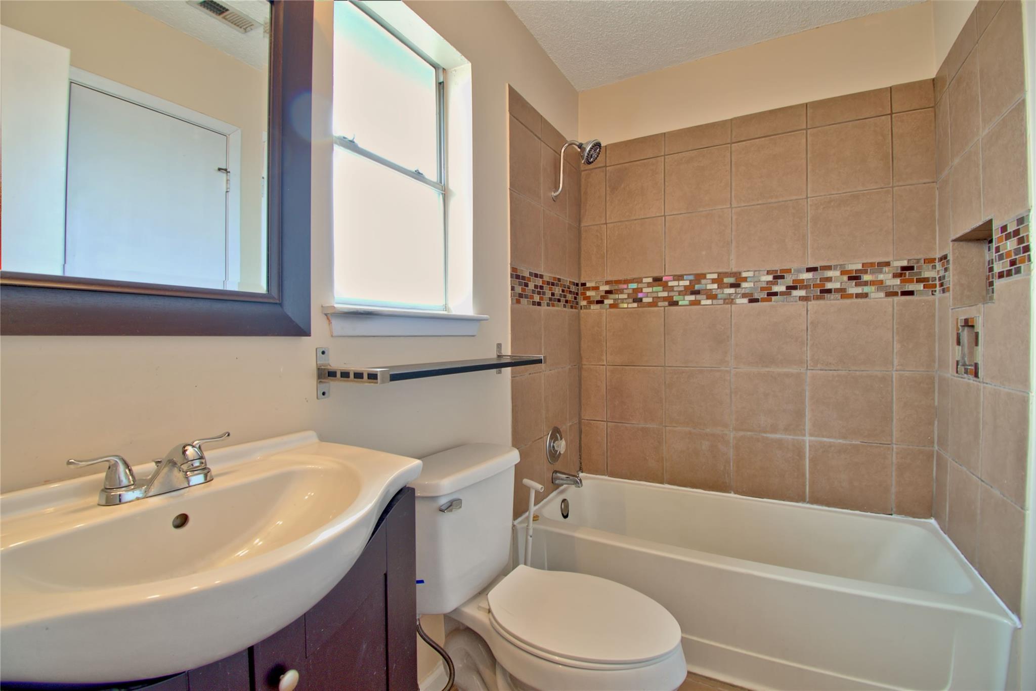 1015 E Yager Ln #151 Property Photo 12