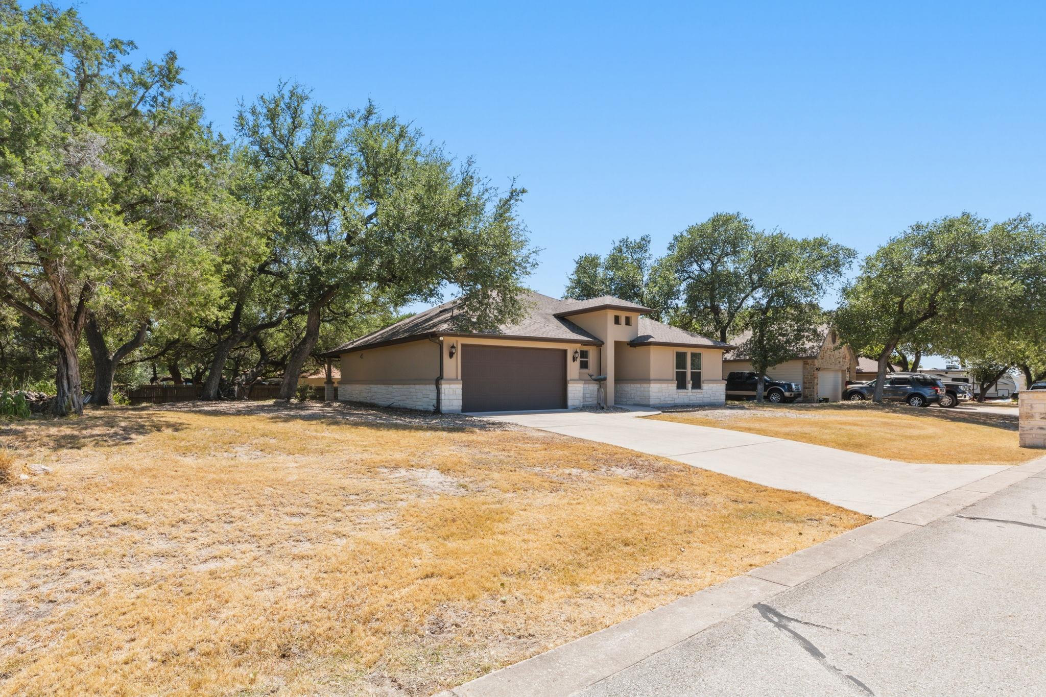 18817 Kelly Dr Property Photo 1