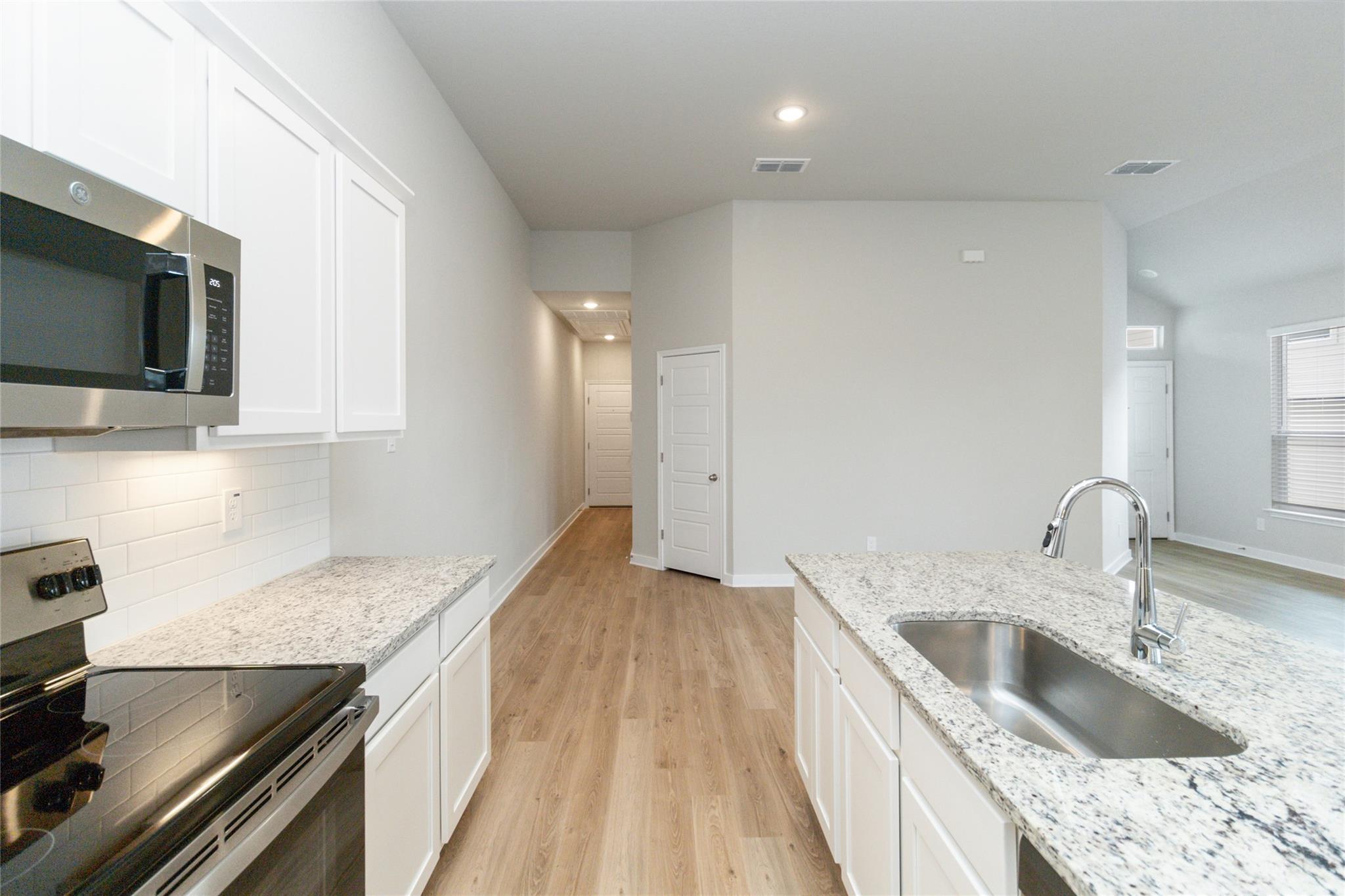 943 Staglin St Property Photo 25