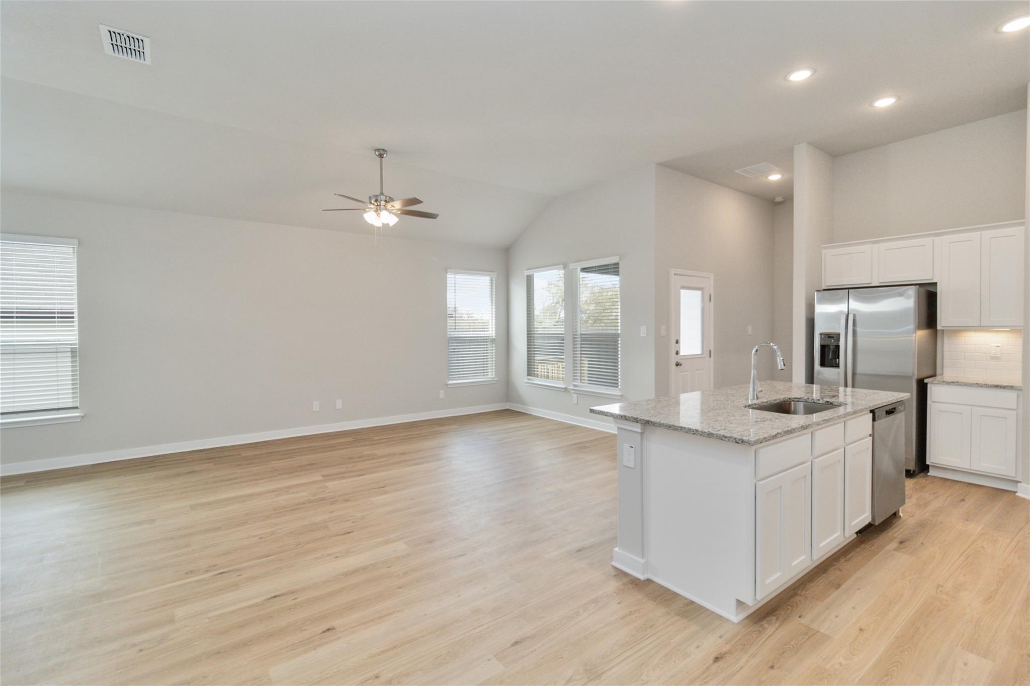 943 Staglin St Property Photo 30