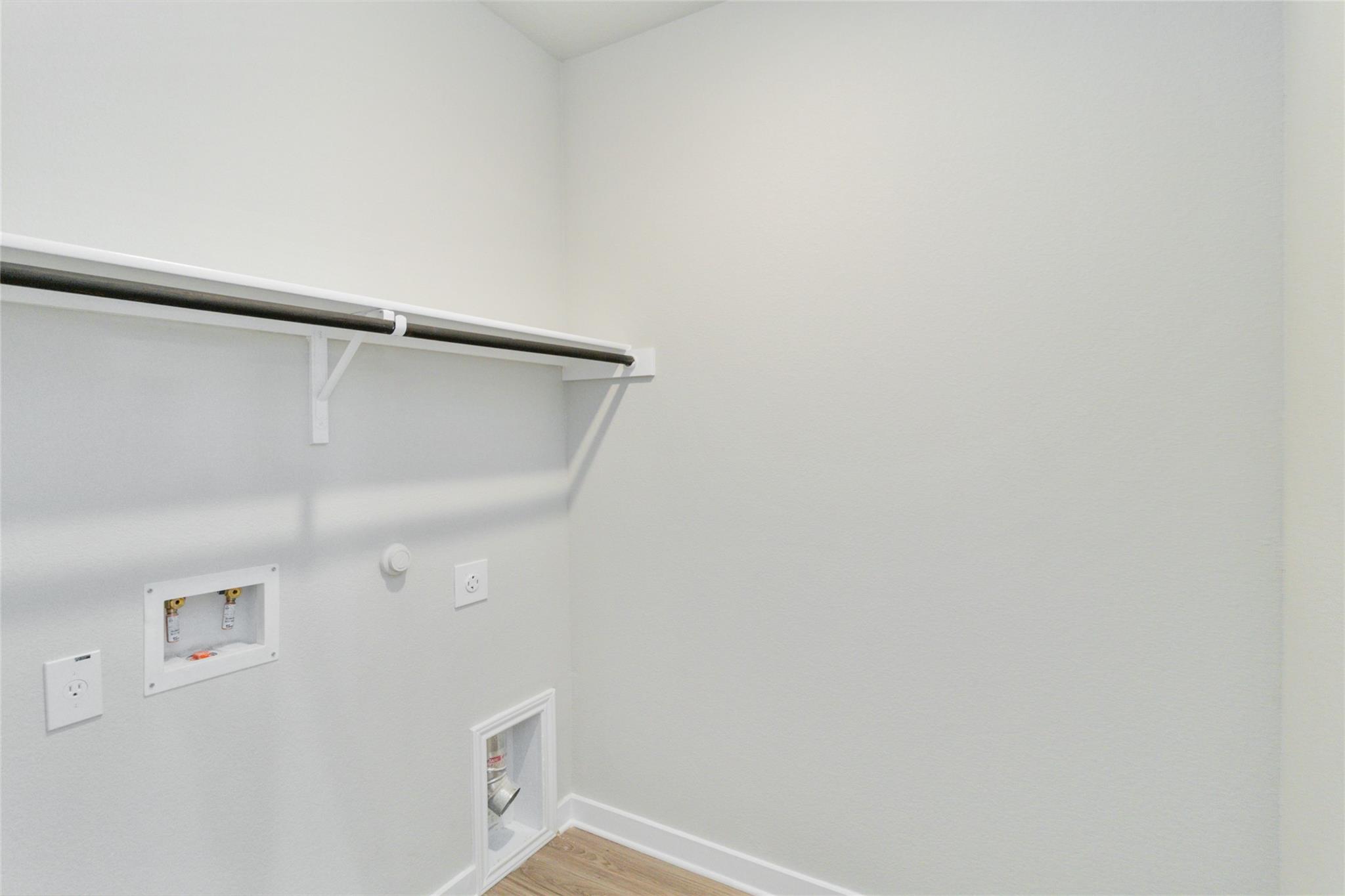 943 Staglin St Property Photo 32