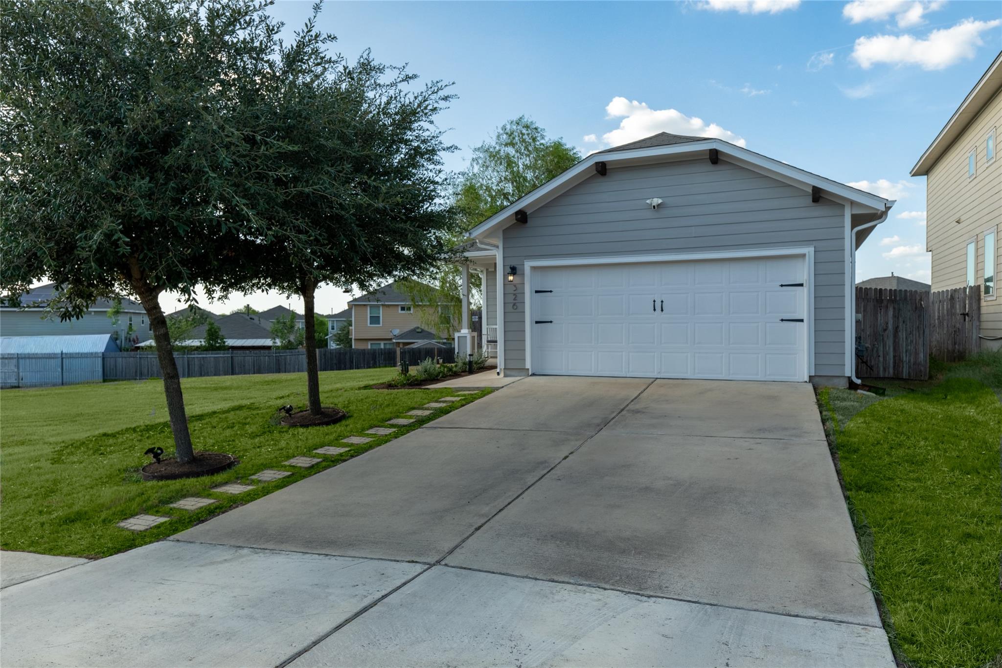 326 Pearl Way Property Photo 2