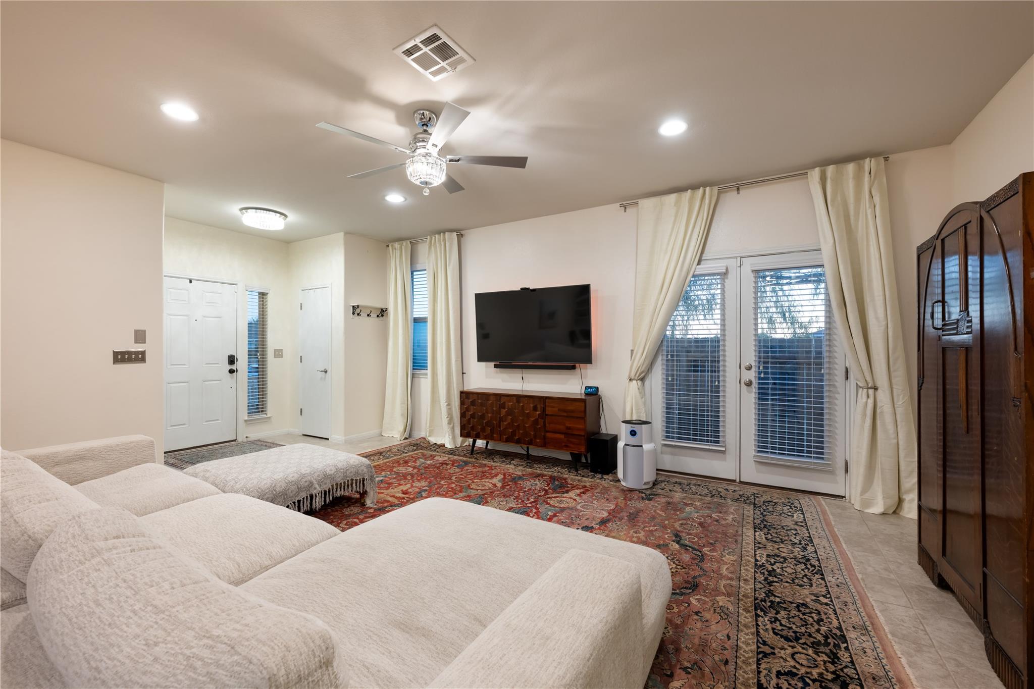 326 Pearl Way Property Photo 8