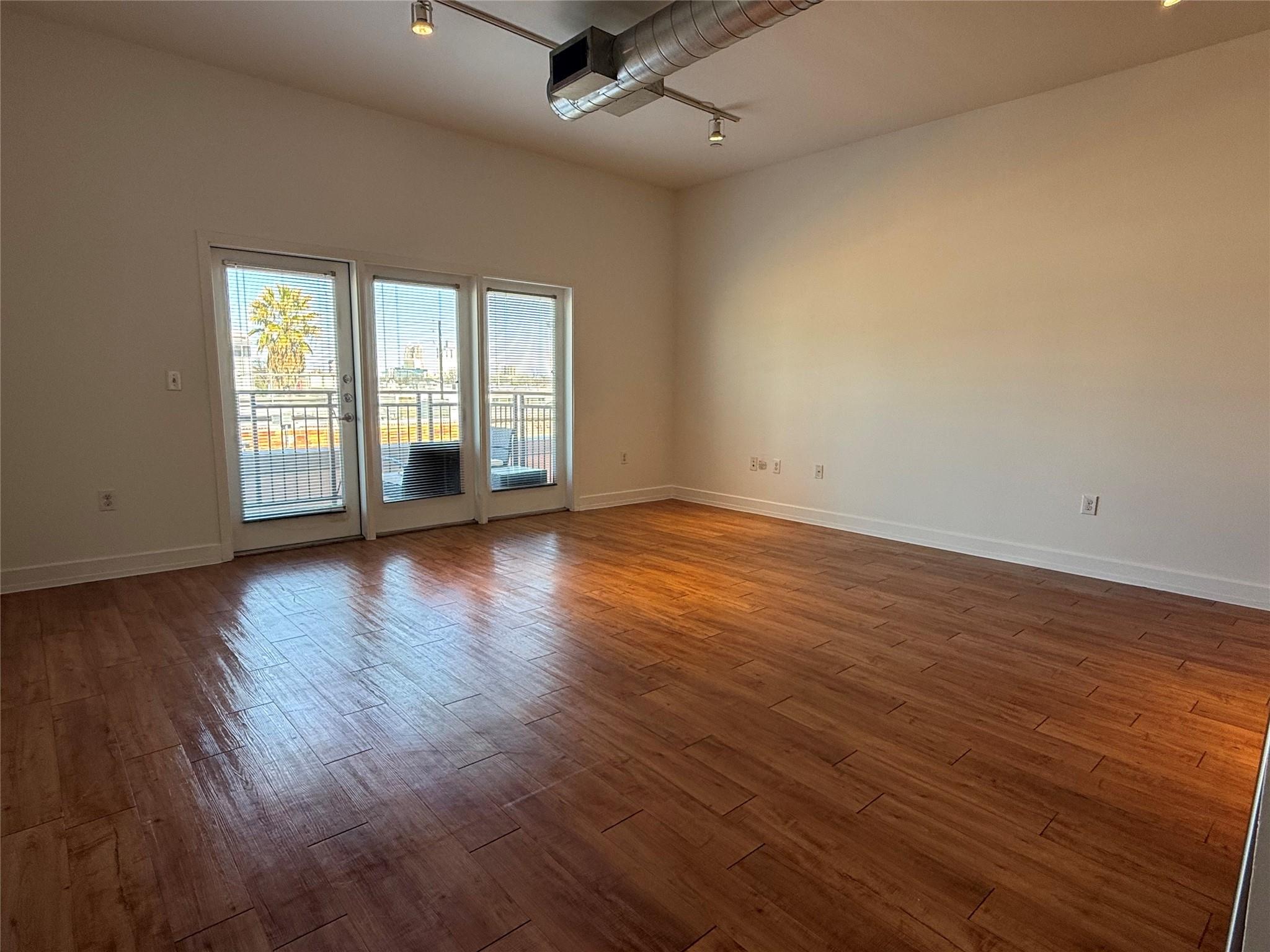 1401 S Flores St #305 Property Photo 13