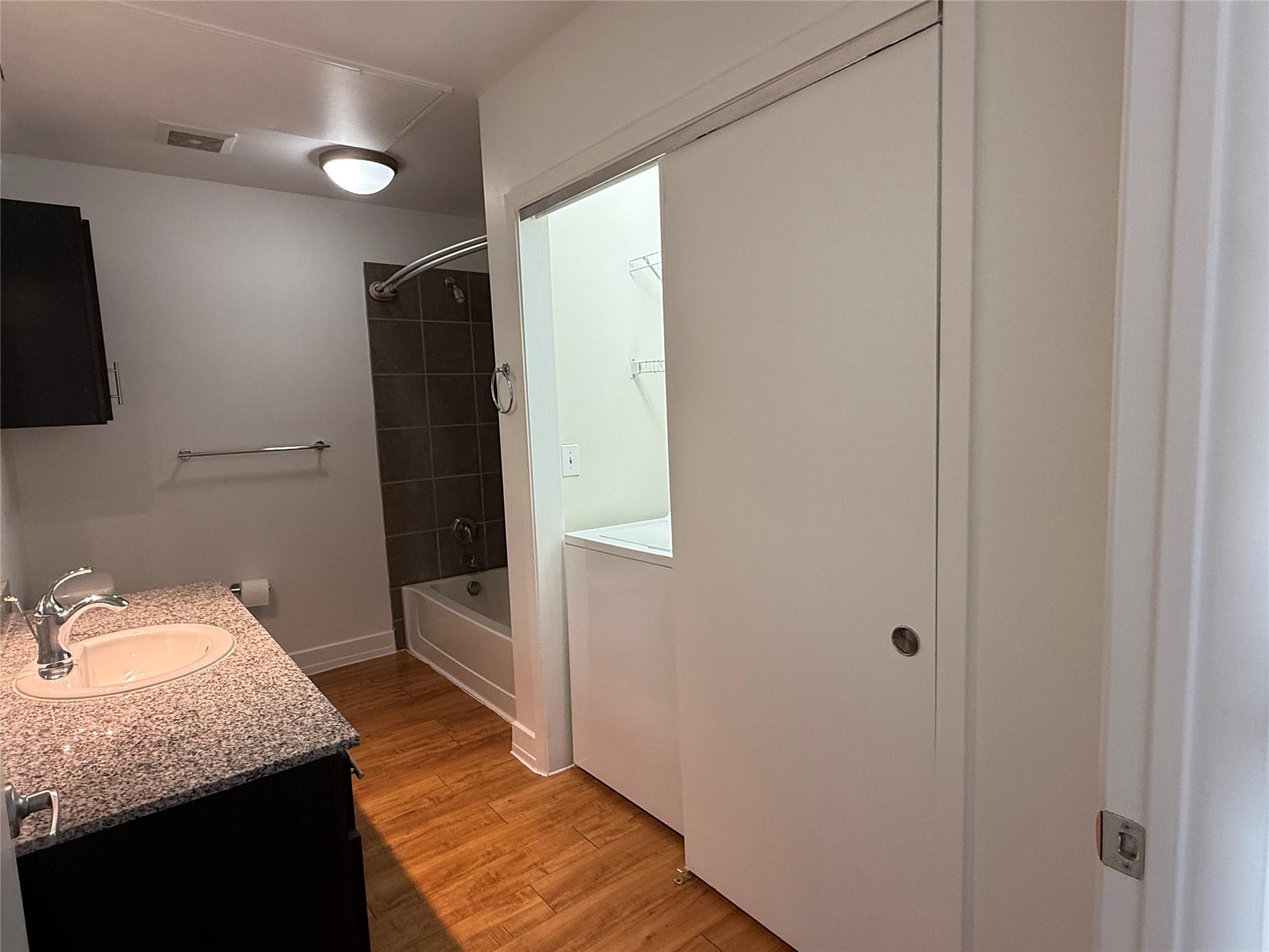 1401 S Flores St #305 Property Photo 15