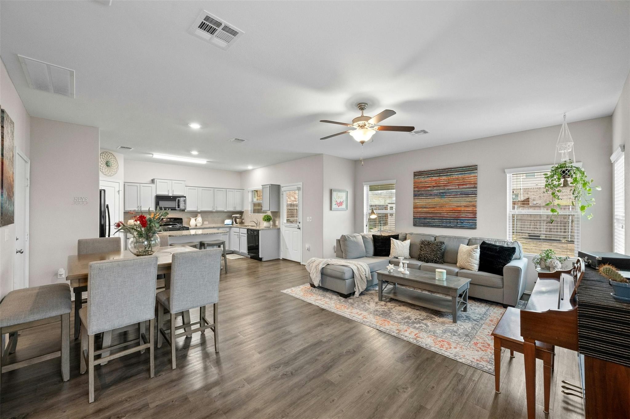 7229 Dungarees Way Property Photo 3