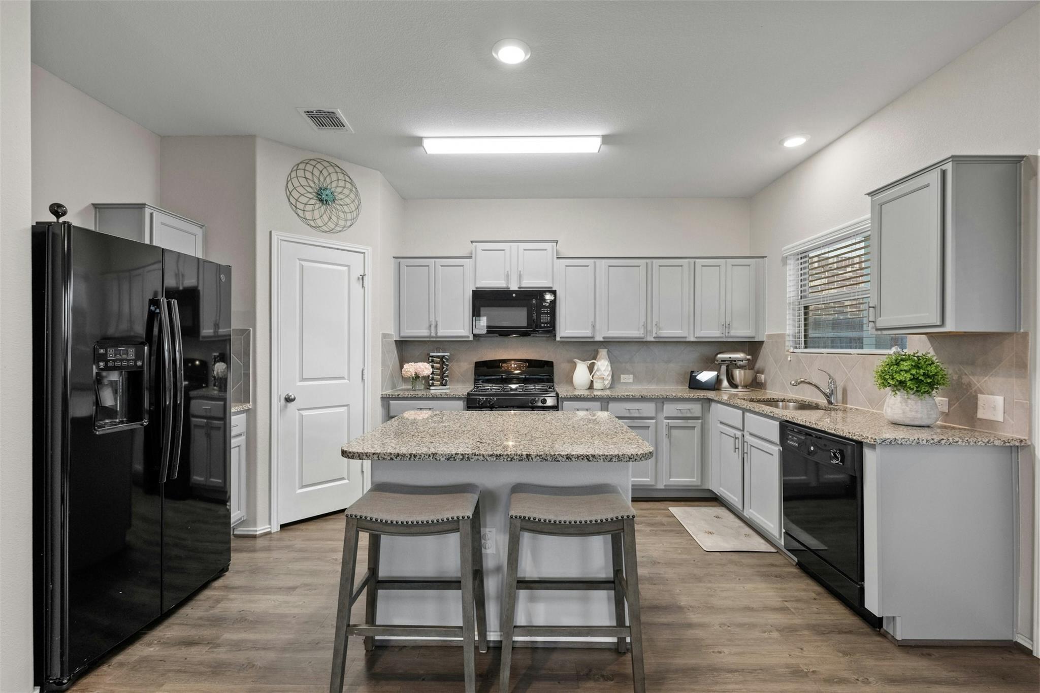 7229 Dungarees Way Property Photo 4