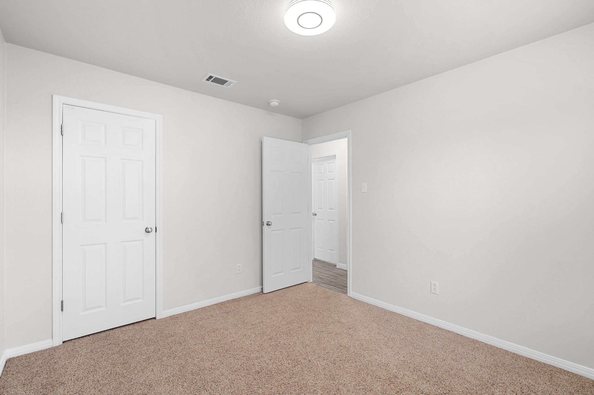 407 E Pietzsch St Property Photo 22