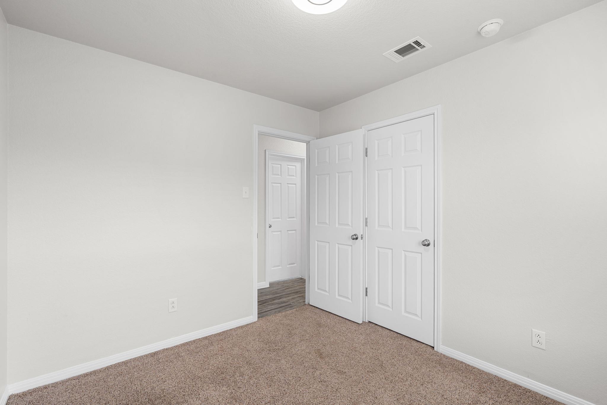 407 E Pietzsch St Property Photo 35