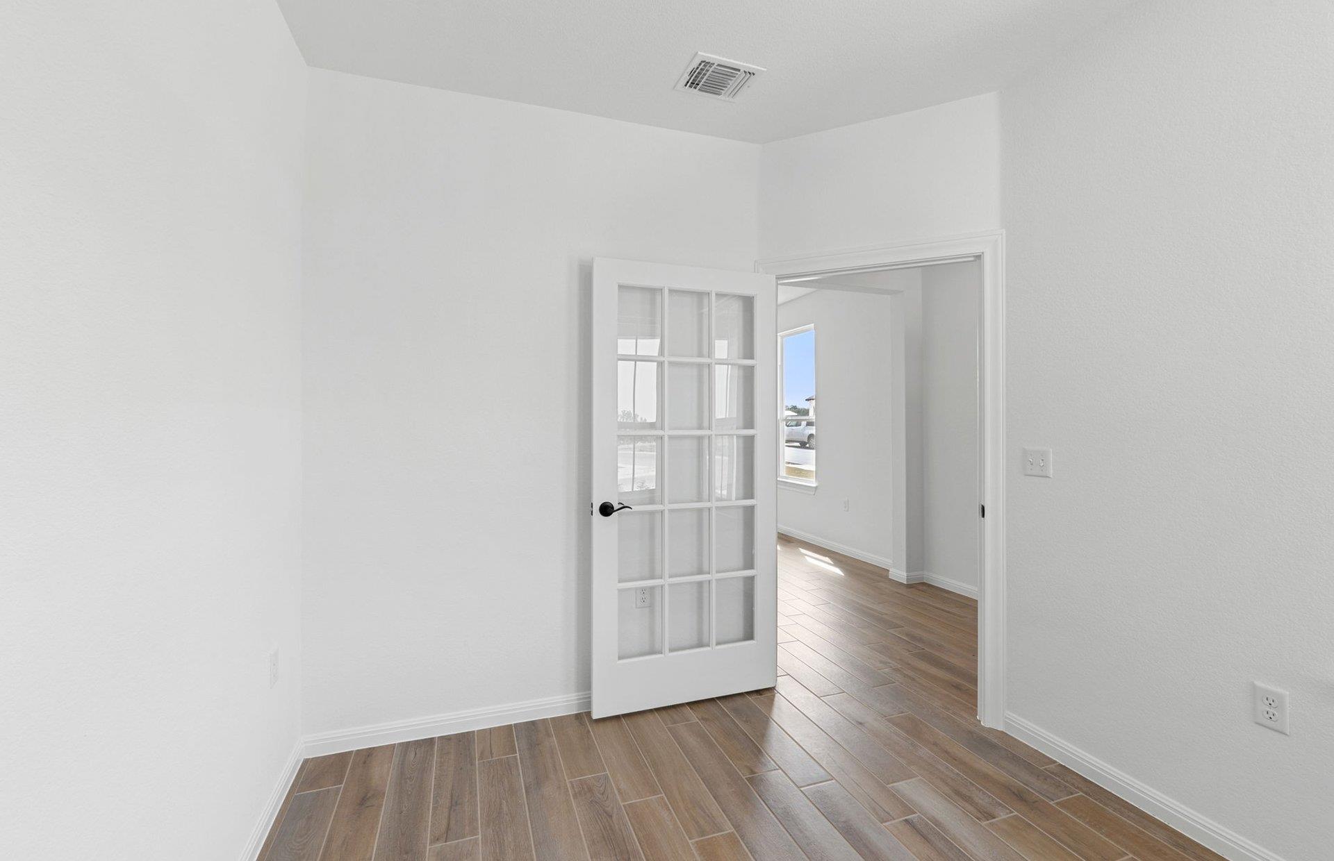 1200 Winedale Ln Property Photo 3
