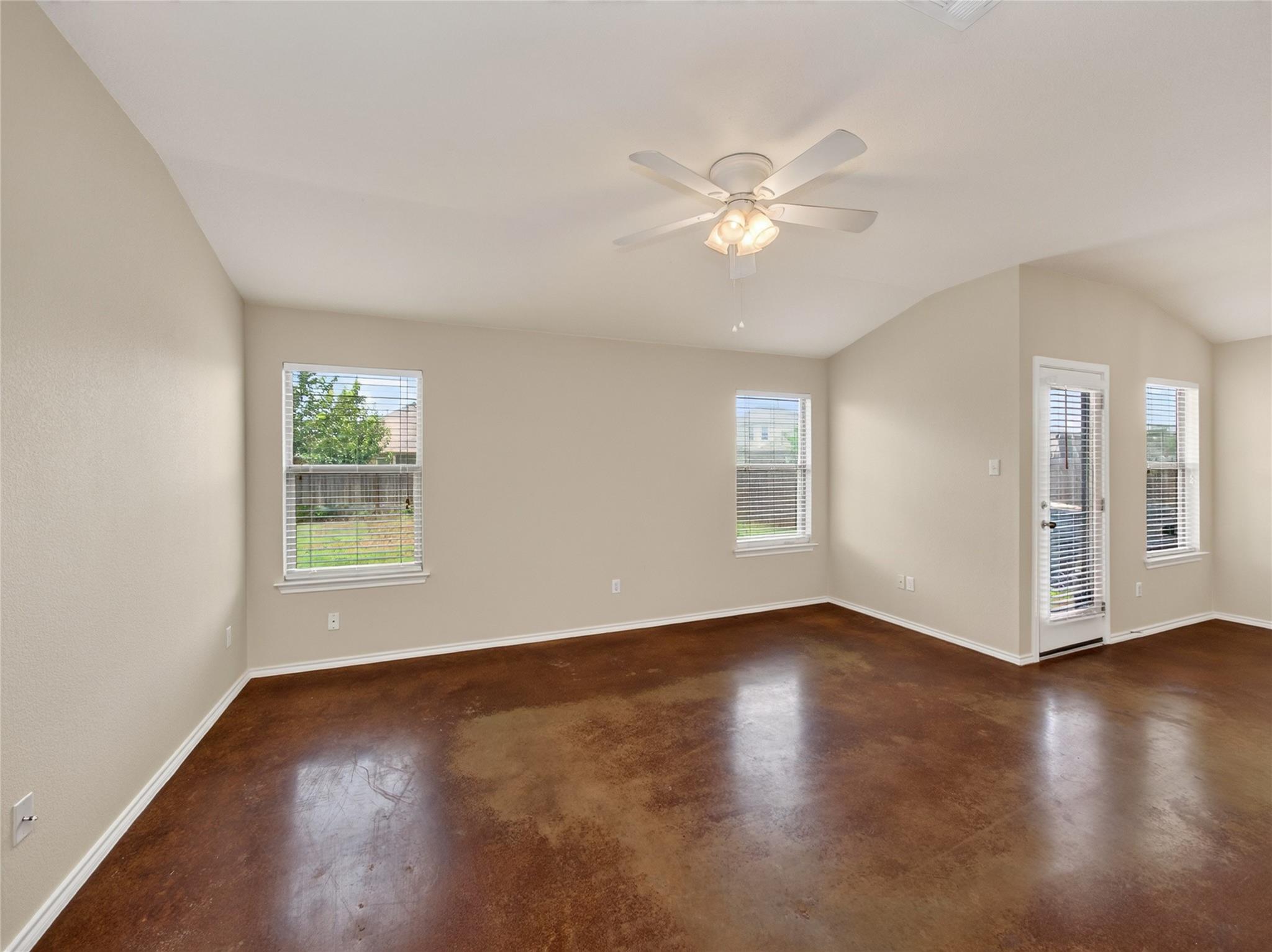 1480 Twin Cv Property Photo 5