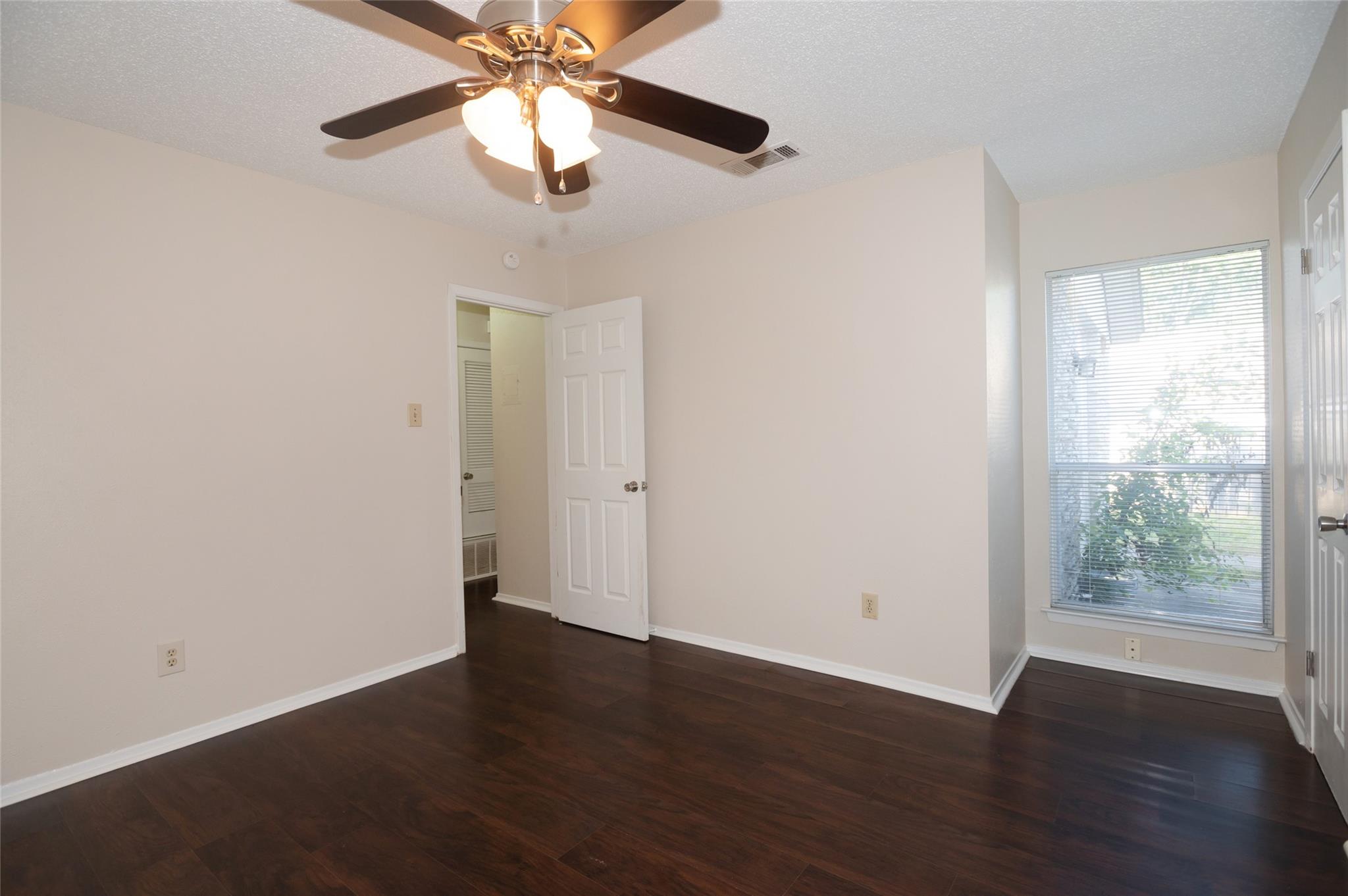 1407 Click Cv #b Property Photo 5