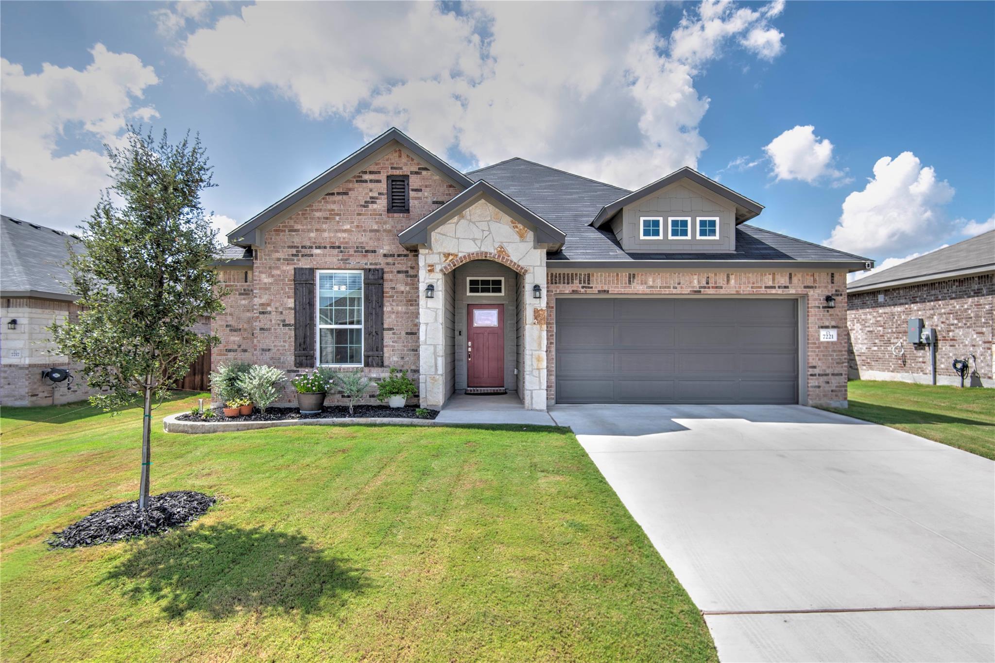 7221 Caladium Dr Property Photo 1